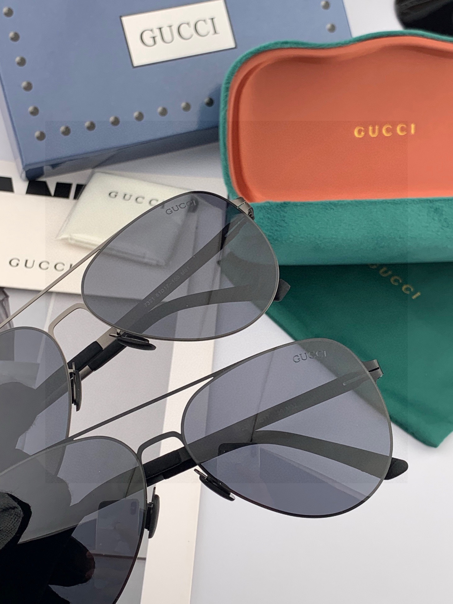 ♦️ GUCCI 新款男女情侣款太阳镜多边形墨镜iP电镀永不褪色 超轻超有弹性整幅眼镜无螺丝重要的是压不