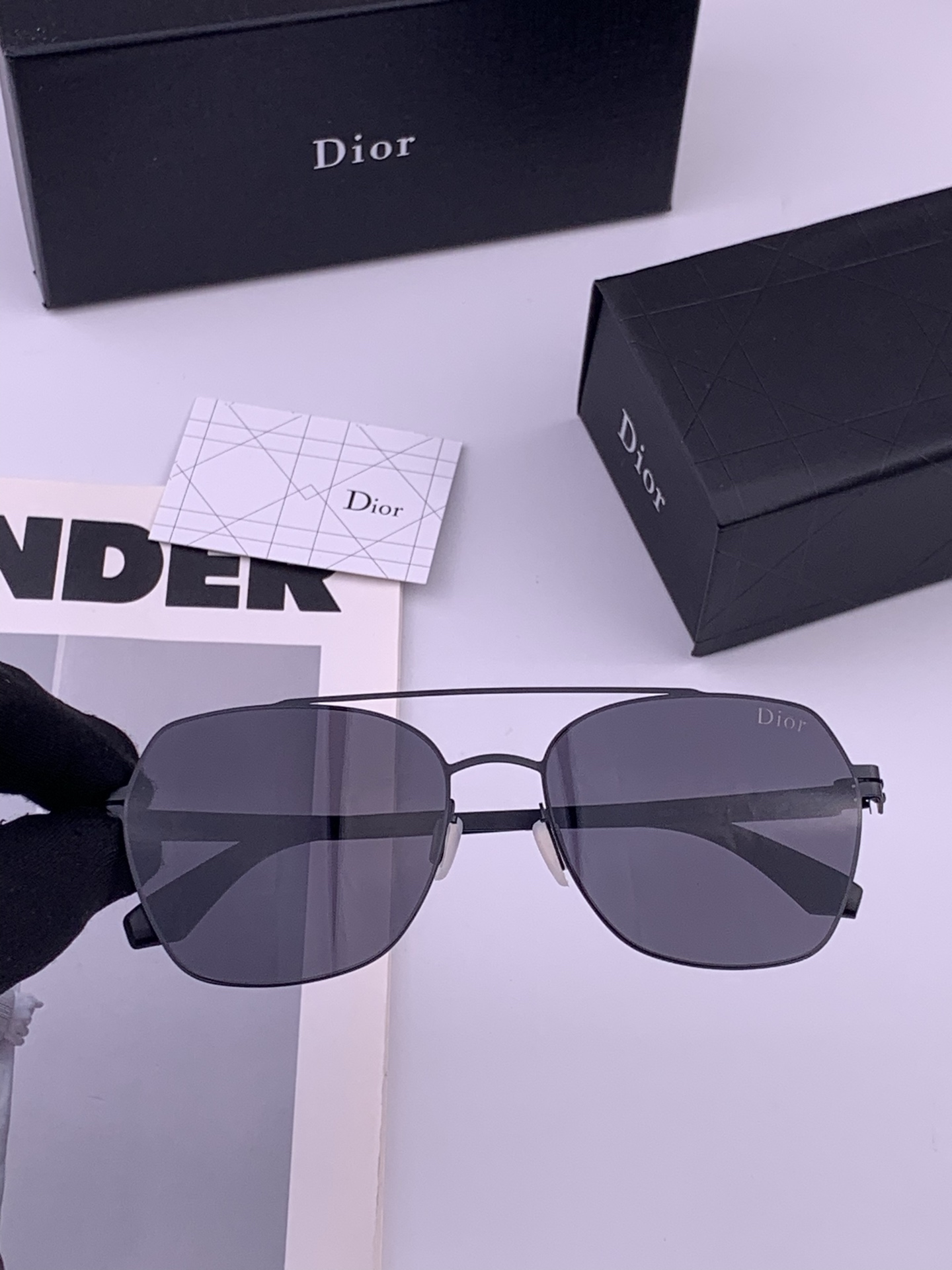 DIOR-迪奥  新款超轻无螺丝压不坏系列情侣款太阳镜高清尼龙镜片 商务旅行版 绅士高清太阳眼镜 （舒适