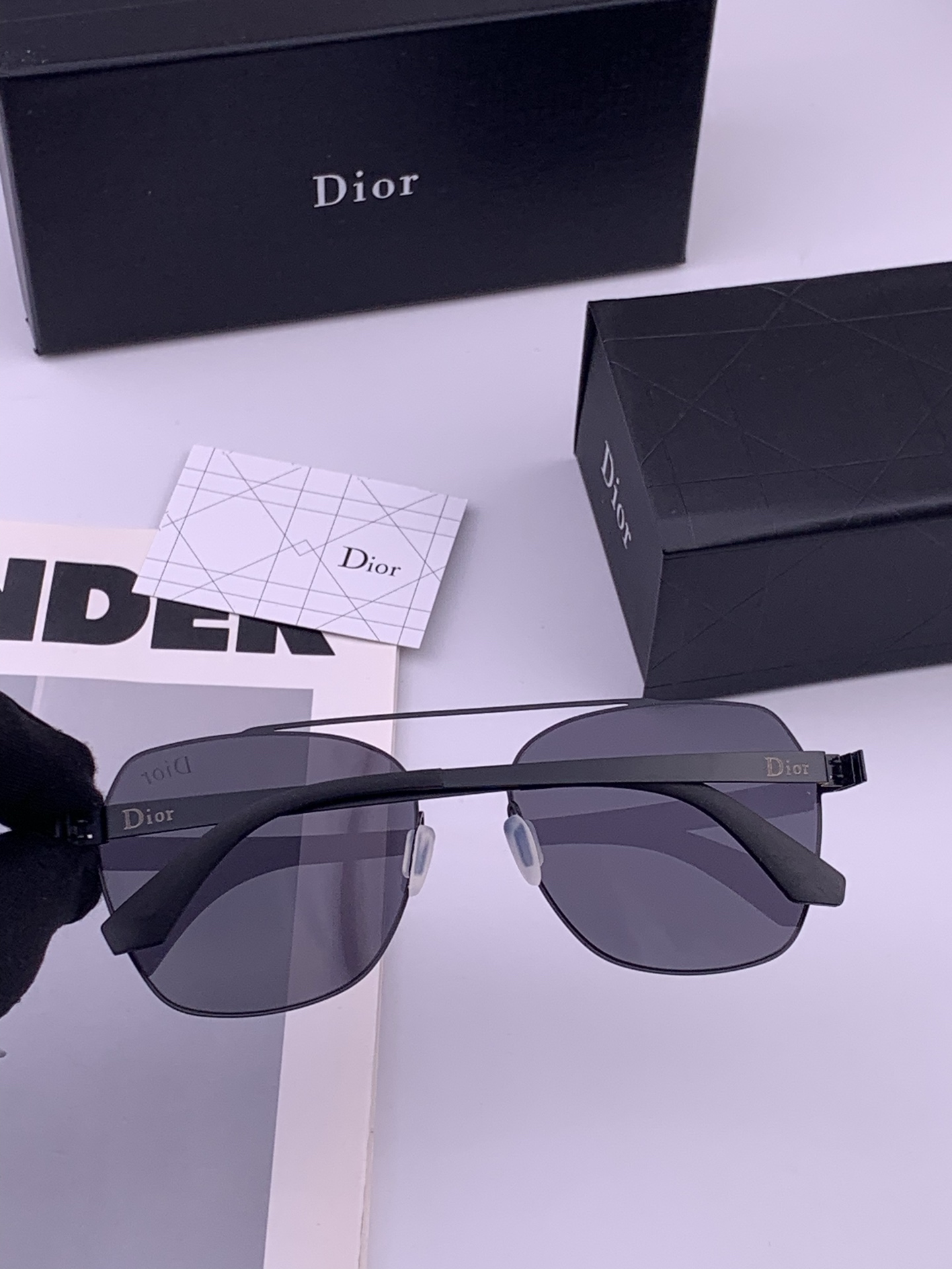 DIOR-迪奥  新款超轻无螺丝压不坏系列情侣款太阳镜高清尼龙镜片 商务旅行版 绅士高清太阳眼镜 （舒适