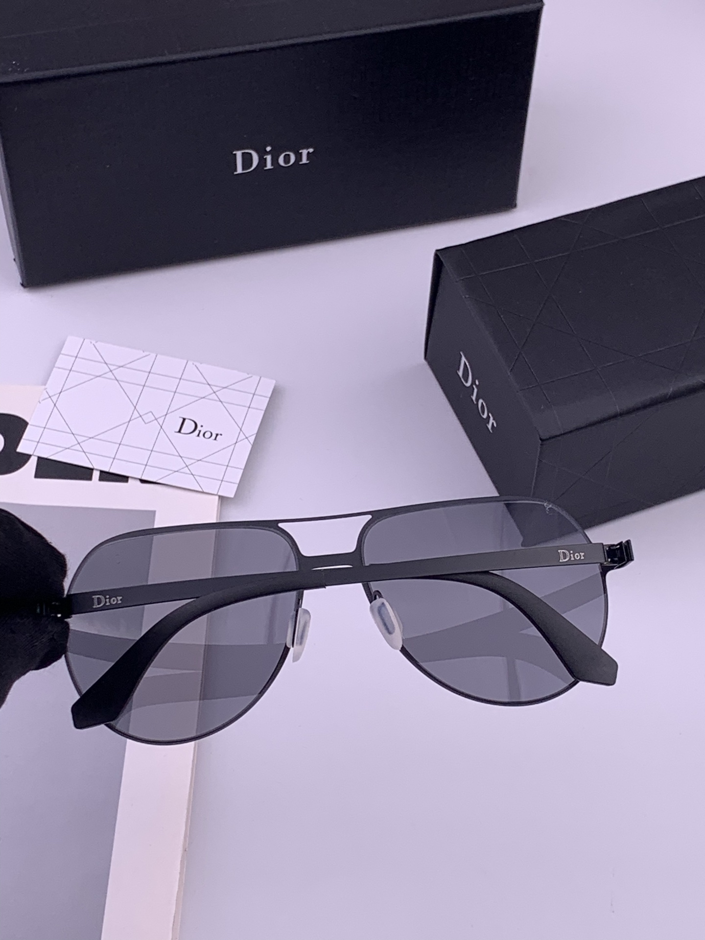 DIOR-迪奥  新款超轻无螺丝压不坏系列情侣款太阳镜高清尼龙镜片 商务旅行版 绅士高清太阳眼镜 （舒适