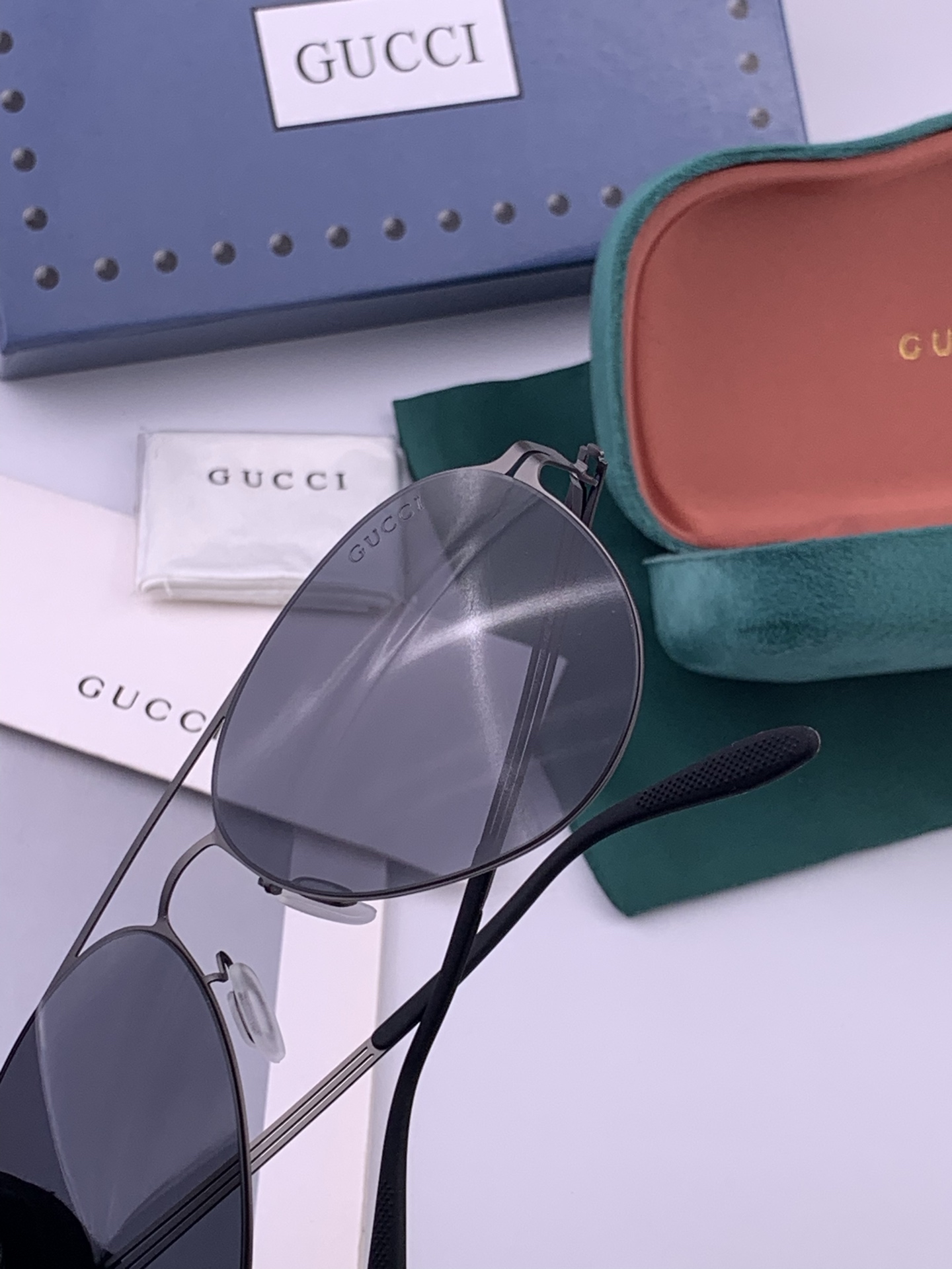Gucci 春夏新款超轻无螺丝压不坏系列情侣款太阳镜高清尼龙镜片🦅完美品质，适合各种脸型，经典太阳镜亮相