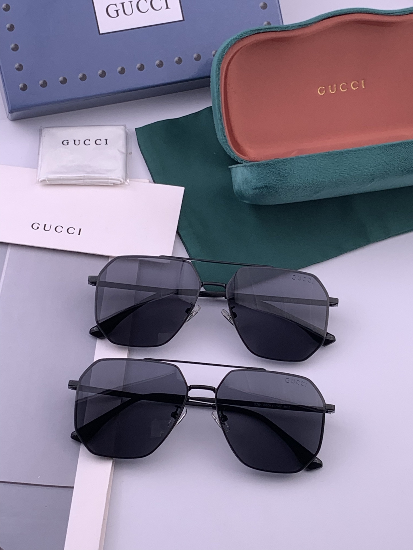 Gucci 男款炫彩飞行员偏光太阳镜 ❤️材质：高清尼龙加厚卡槽高清偏光镜片 🌹无边框镜架💕颜👍型号：G