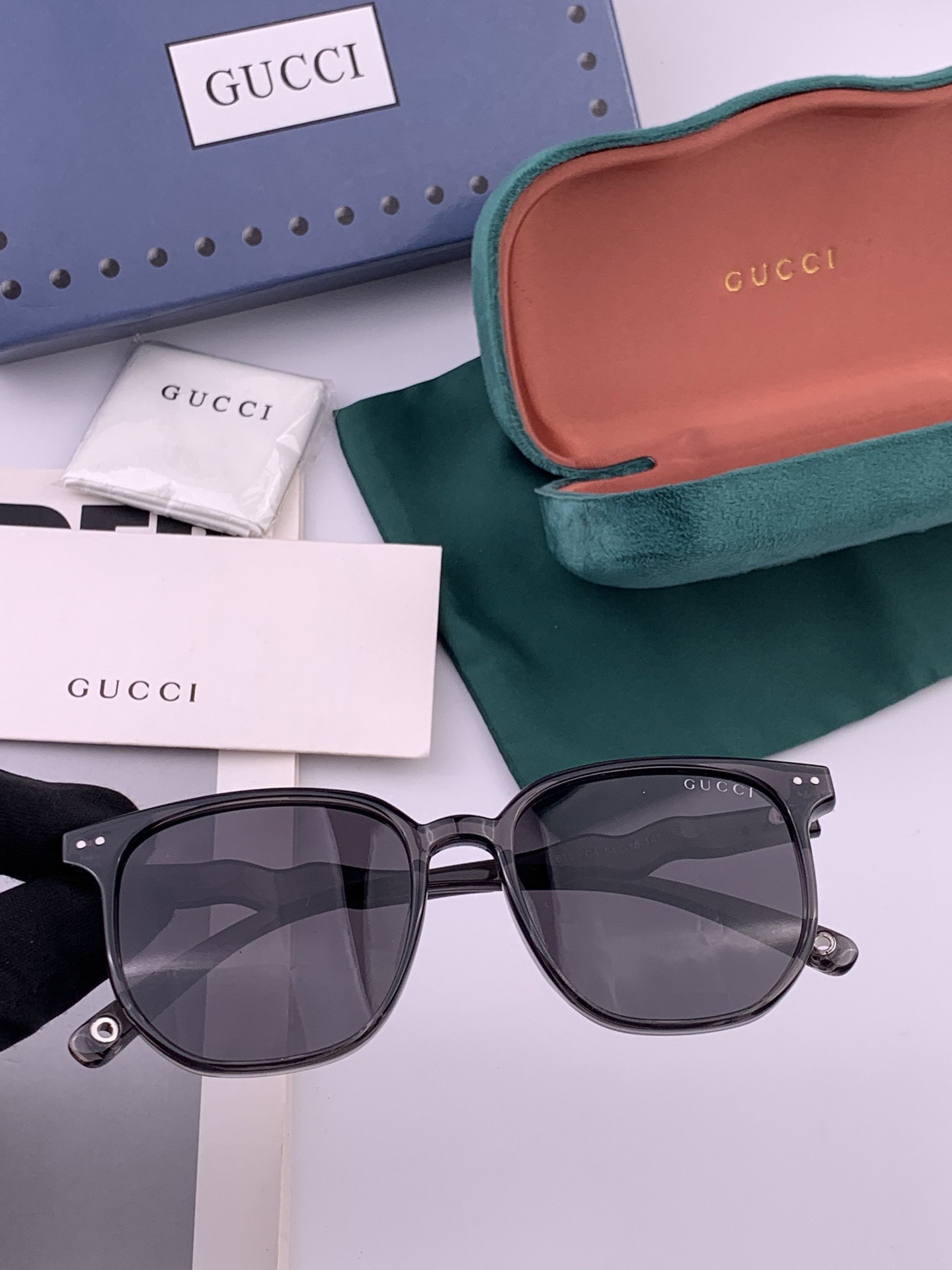 🔺 【GUCCI】开春新款 潮流爆款 时尚方框偏光太阳镜 高品质 佩戴舒适 网红潮款墨镜 女士高清尼龙偏