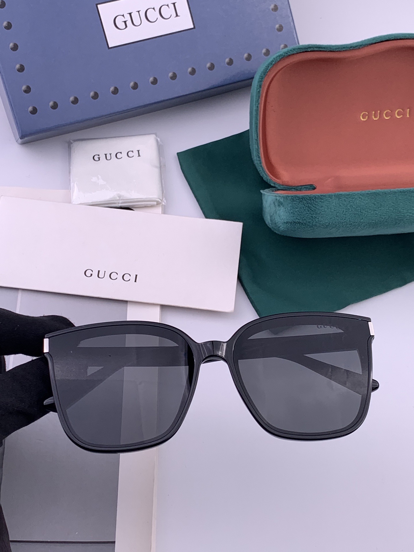 GUCCI  新款尼龙偏光太眼镜，情侣款时尚方框太阳镜佩戴舒适网红潮流款墨镜，大气女人范儿，大脸小脸都好