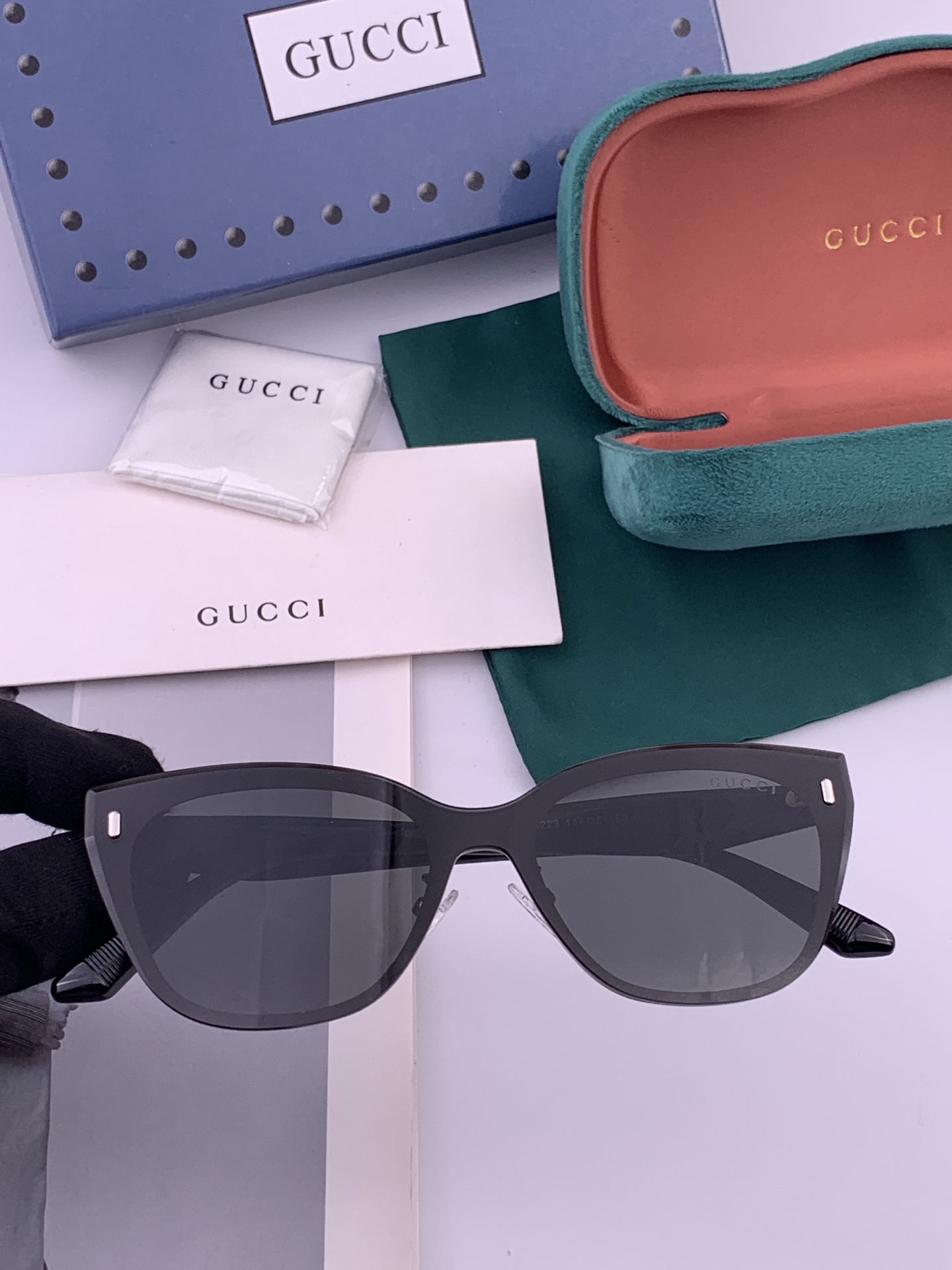 GUCCI  新款尼龙偏光太眼镜，情侣款时尚方框太阳镜佩戴舒适网红潮流款墨镜，大气女人范儿，大脸小脸都好