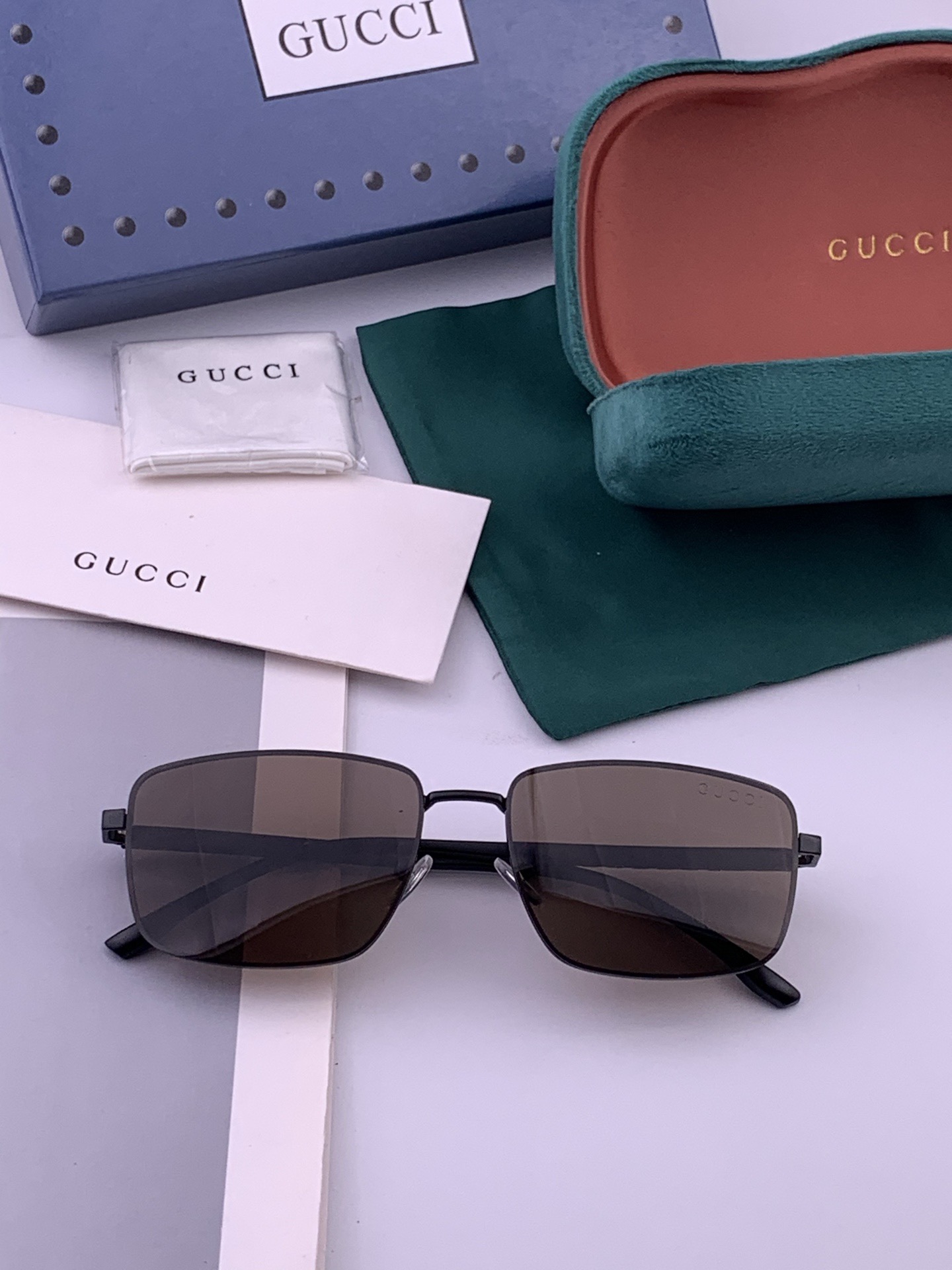 GUCCI 男款炫彩飞行员偏光太阳镜 ❤️材质：高清尼龙加厚卡槽高清偏光镜片 🌹无边框镜架💕颜👍型号：G