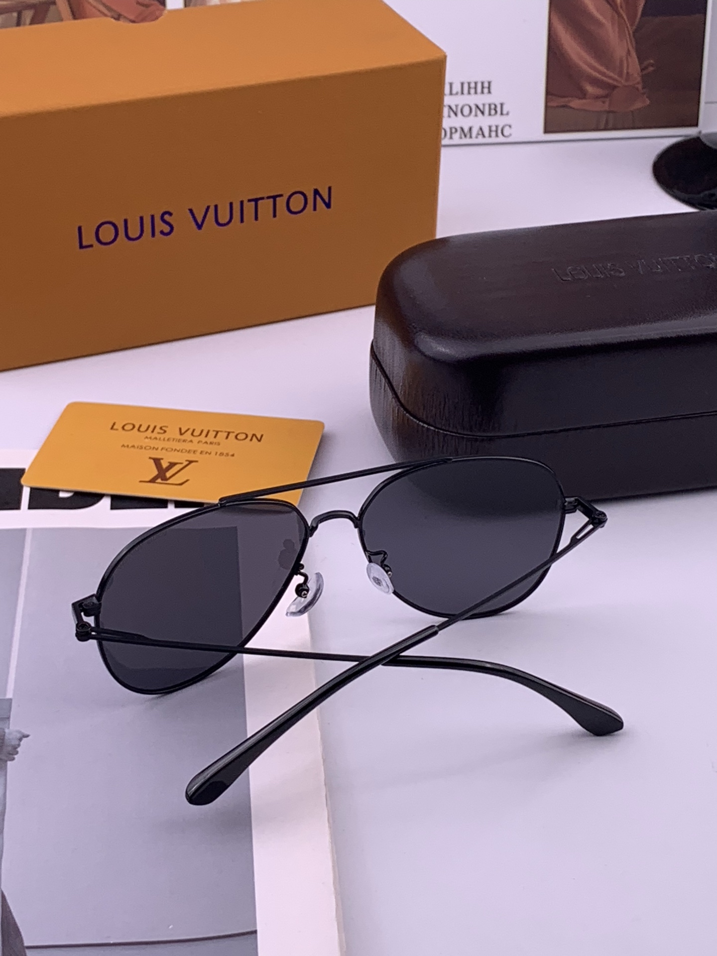 LV 🔥  高品质男女款墨镜   👍 进口宝丽来偏光镜片  🔥蛤蟆镜 开车钓鱼都可 🔥百搭显瘦墨镜韩版男