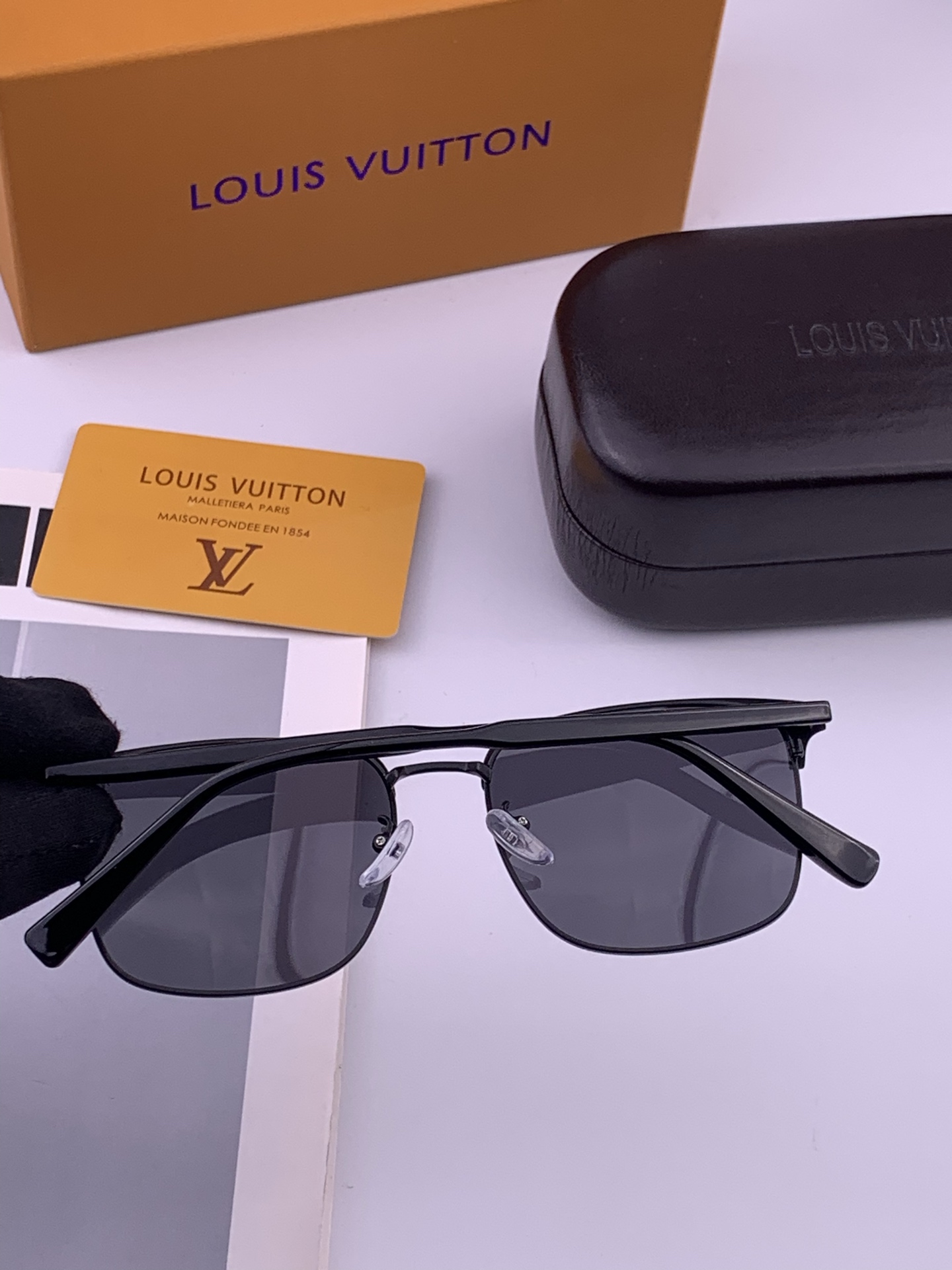 LV 🔥  高品质男女款墨镜   👍 进口宝丽来偏光镜片  🔥蛤蟆镜 开车钓鱼都可 🔥百搭显瘦墨镜韩版男