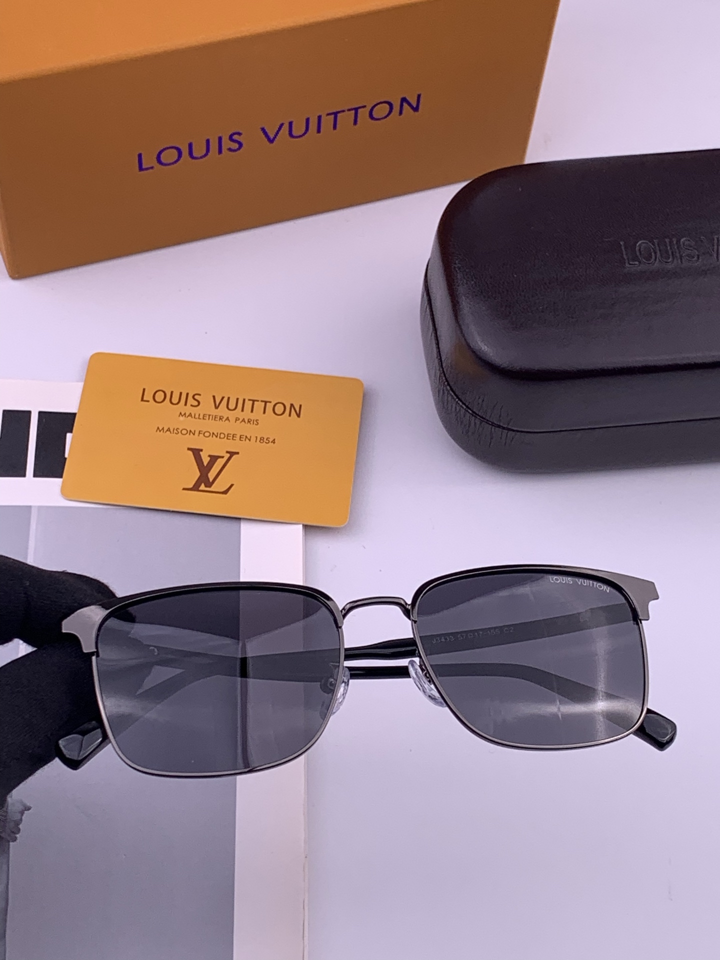LV 🔥  高品质男女款墨镜   👍 进口宝丽来偏光镜片  🔥蛤蟆镜 开车钓鱼都可 🔥百搭显瘦墨镜韩版男