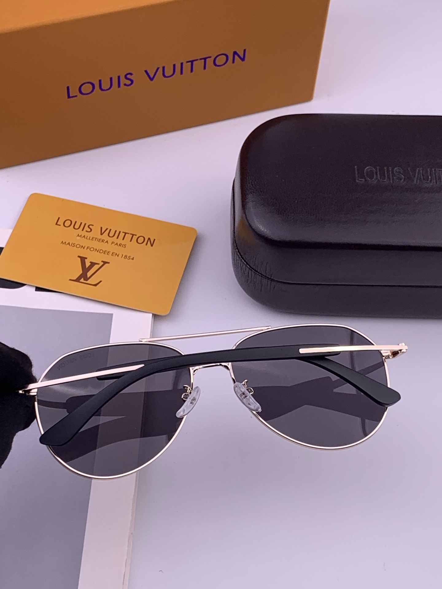 LV 🔥  高品质男女款墨镜   👍 进口宝丽来偏光镜片  🔥蛤蟆镜 开车钓鱼都可 🔥百搭显瘦墨镜韩版男