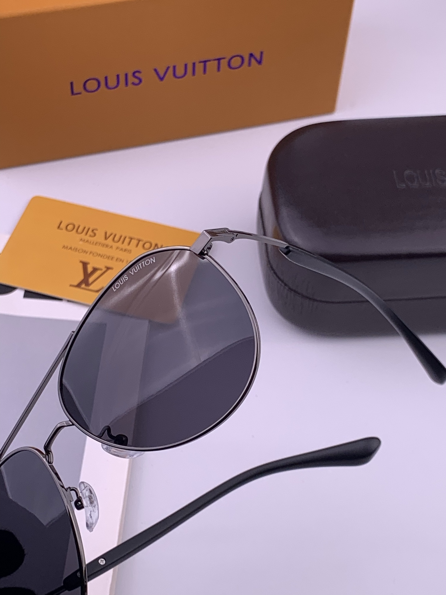 LV 🔥  高品质男女款墨镜   👍 进口宝丽来偏光镜片  🔥蛤蟆镜 开车钓鱼都可 🔥百搭显瘦墨镜韩版男