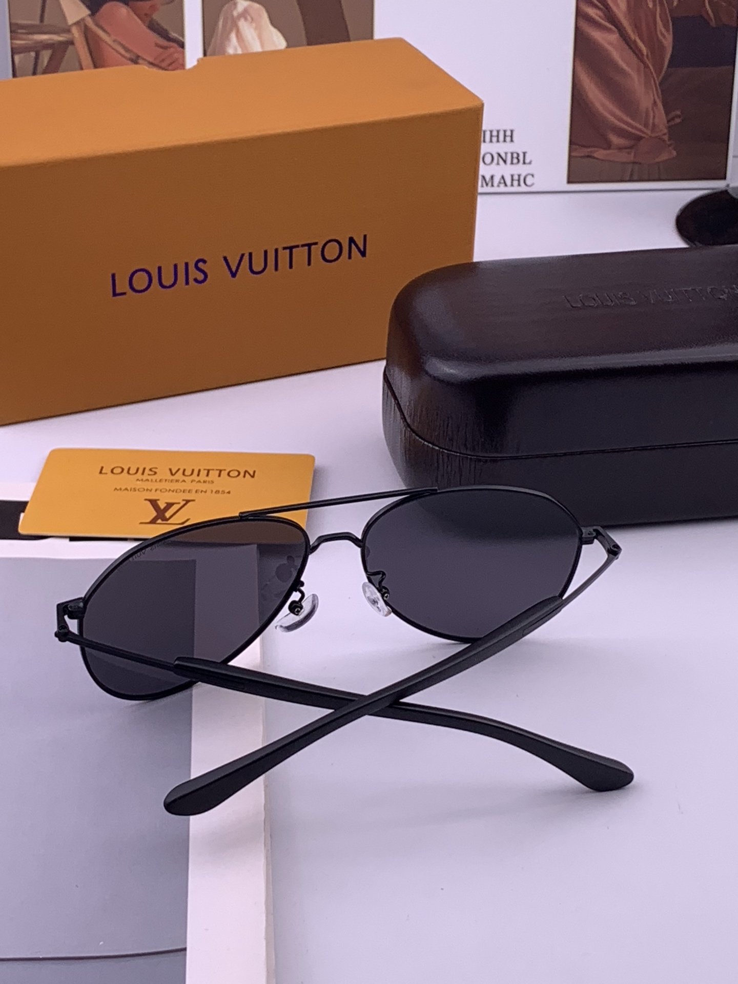 LV 🔥  高品质男女款墨镜   👍 进口宝丽来偏光镜片  🔥蛤蟆镜 开车钓鱼都可 🔥百搭显瘦墨镜韩版男