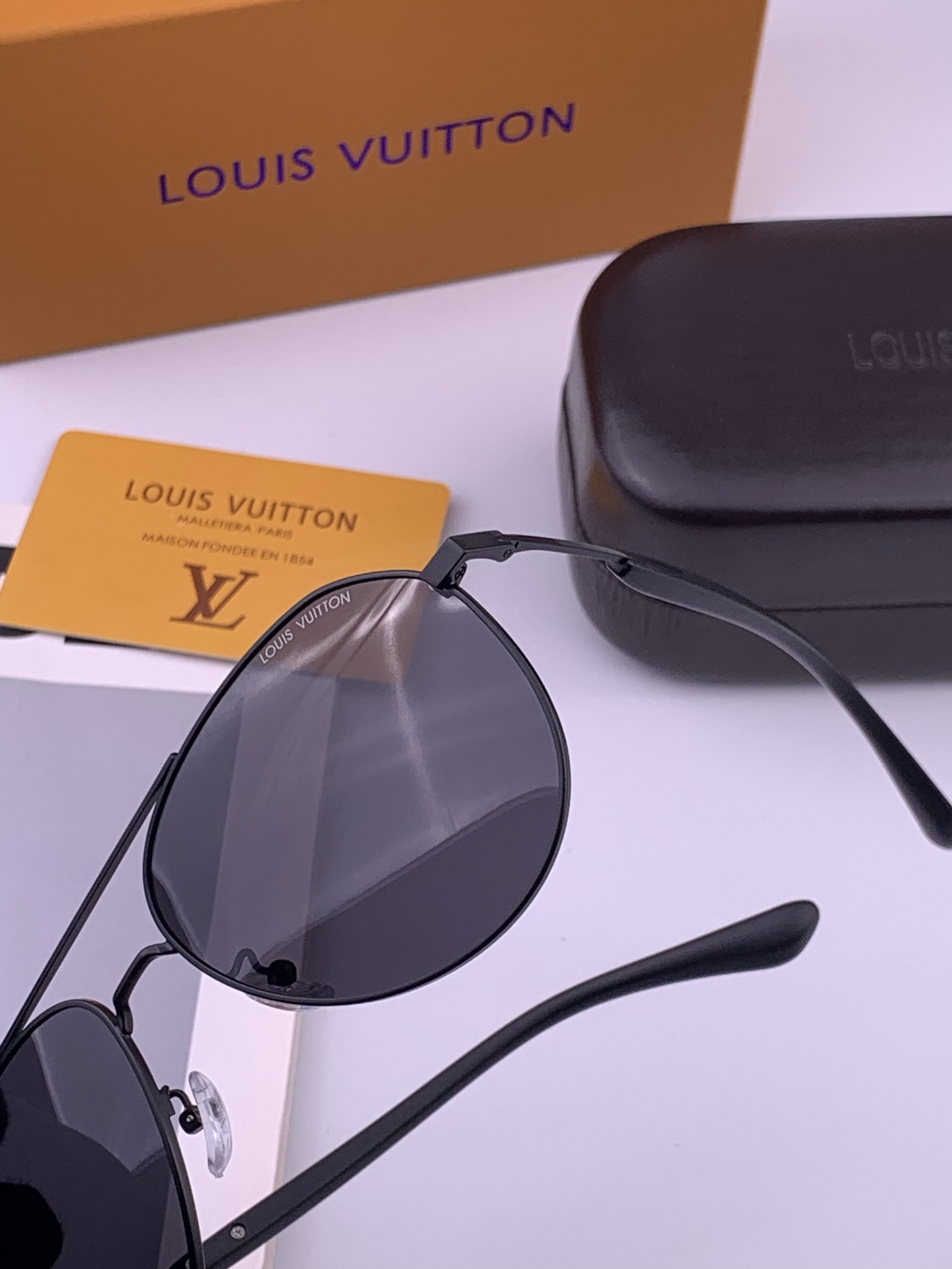 LV 🔥  高品质男女款墨镜   👍 进口宝丽来偏光镜片  🔥蛤蟆镜 开车钓鱼都可 🔥百搭显瘦墨镜韩版男