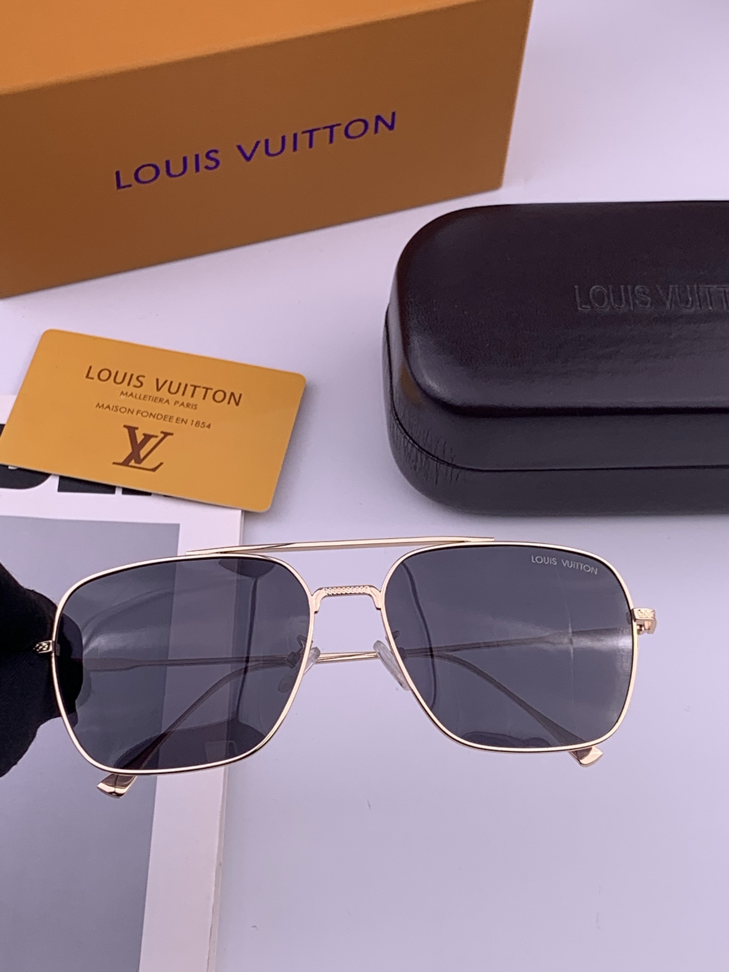 Lv 🔥  高品质男女款墨镜   👍 进口宝丽来偏光镜片  🔥蛤蟆镜 开车钓鱼都可 🔥百搭显瘦墨镜韩版男