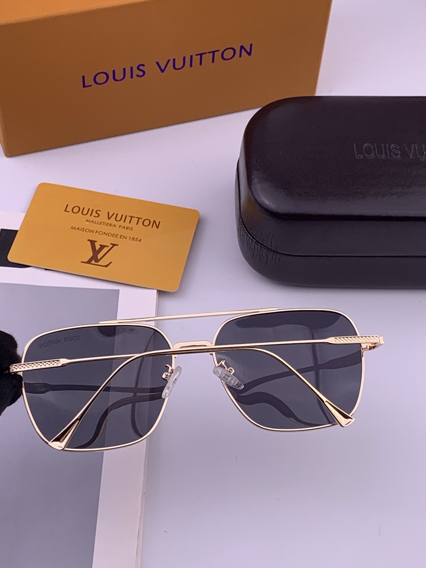 Lv 🔥  高品质男女款墨镜   👍 进口宝丽来偏光镜片  🔥蛤蟆镜 开车钓鱼都可 🔥百搭显瘦墨镜韩版男