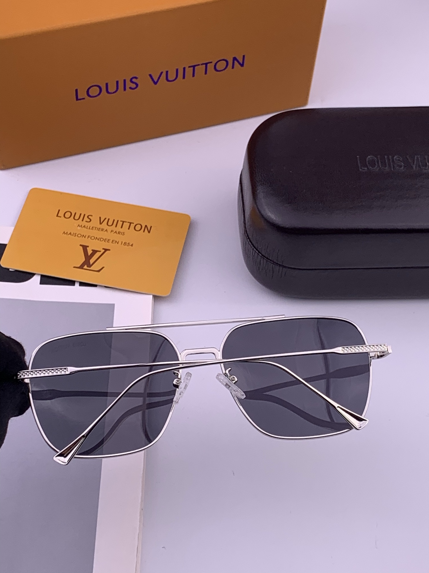 Lv 🔥  高品质男女款墨镜   👍 进口宝丽来偏光镜片  🔥蛤蟆镜 开车钓鱼都可 🔥百搭显瘦墨镜韩版男