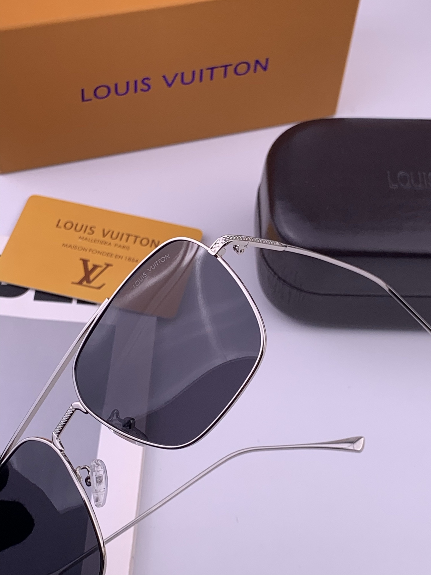 Lv 🔥  高品质男女款墨镜   👍 进口宝丽来偏光镜片  🔥蛤蟆镜 开车钓鱼都可 🔥百搭显瘦墨镜韩版男