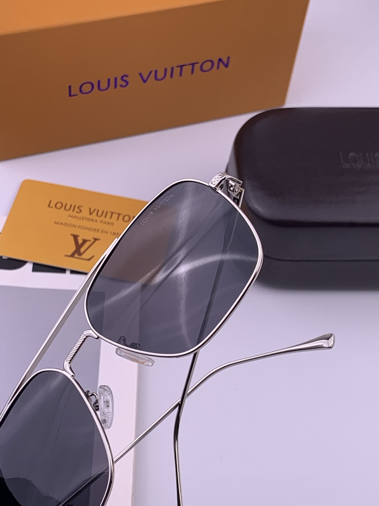 Lv 🔥  高品质男女款墨镜   👍 进口宝丽来偏光镜片  🔥蛤蟆镜 开车钓鱼都可 🔥百搭显瘦墨镜韩版男