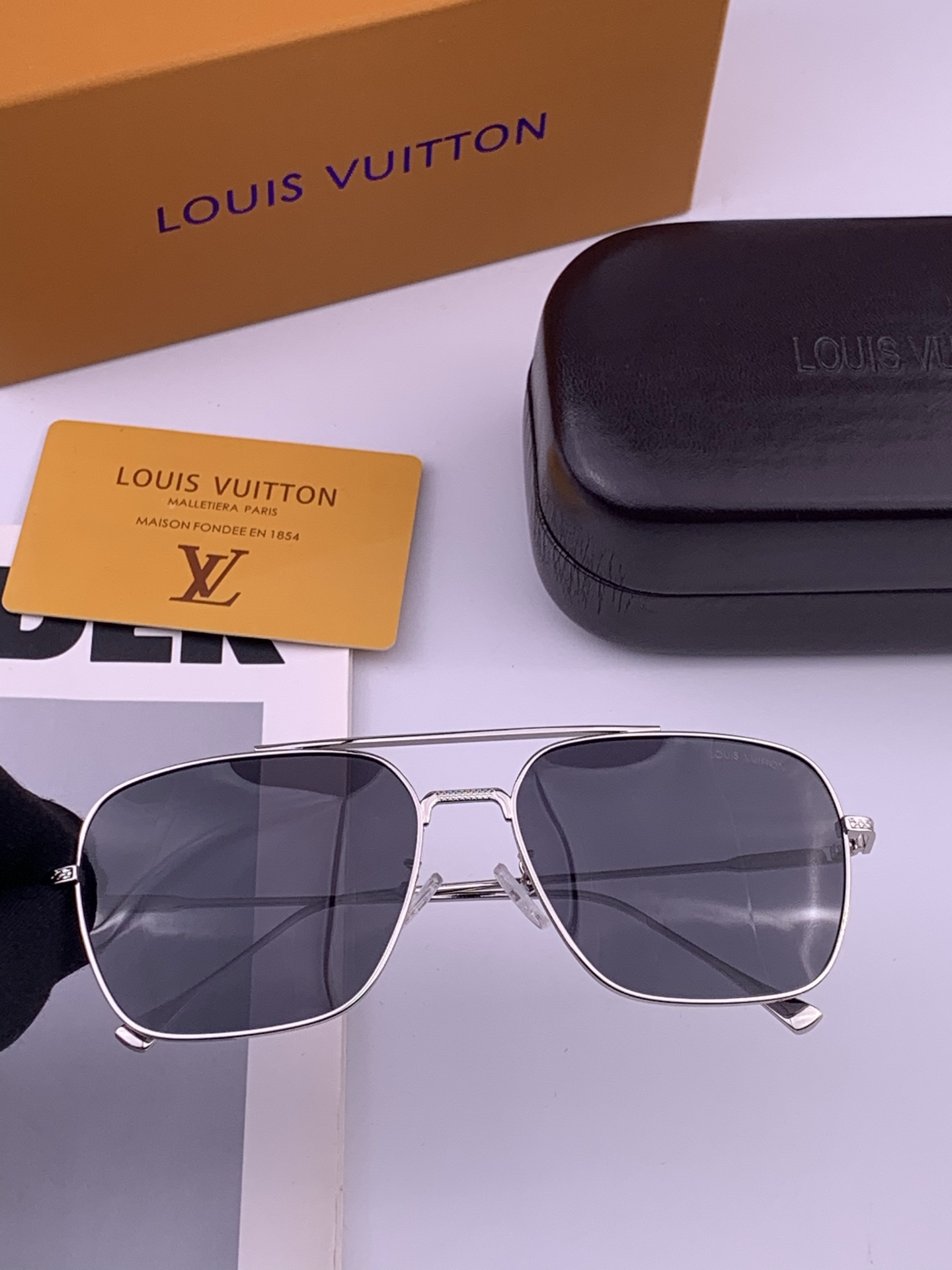 Lv 🔥  高品质男女款墨镜   👍 进口宝丽来偏光镜片  🔥蛤蟆镜 开车钓鱼都可 🔥百搭显瘦墨镜韩版男