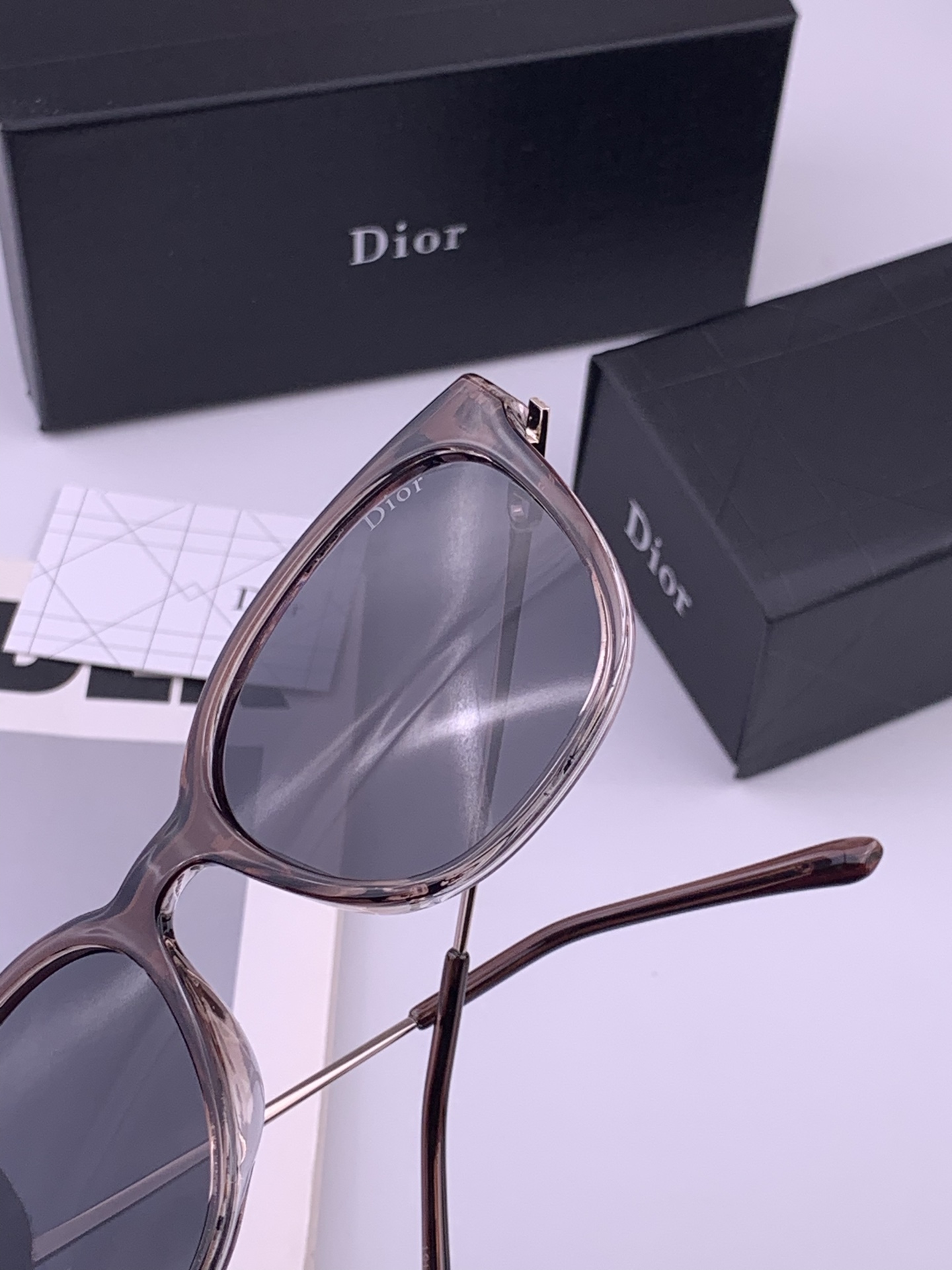 🔺 【DIOR-迪奥】开春新款 潮流爆款 时尚方框偏光太阳镜 高品质 佩戴舒适 网红潮款墨镜 型号：D3