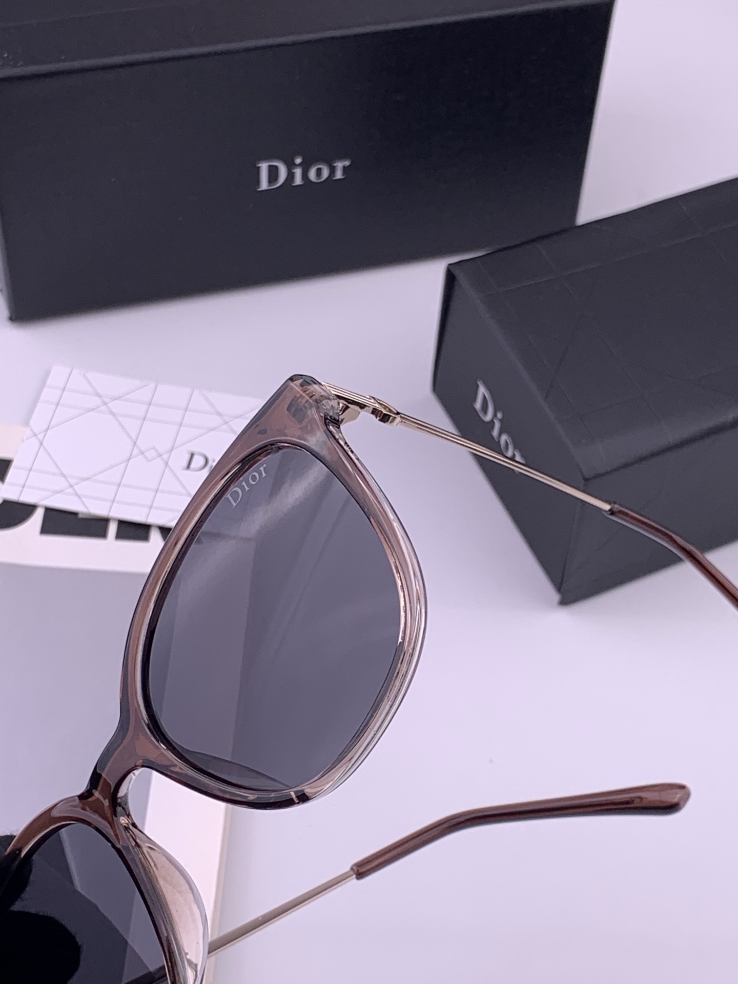 🔺 【DIOR-迪奥】开春新款 潮流爆款 时尚方框偏光太阳镜 高品质 佩戴舒适 网红潮款墨镜 型号：D3