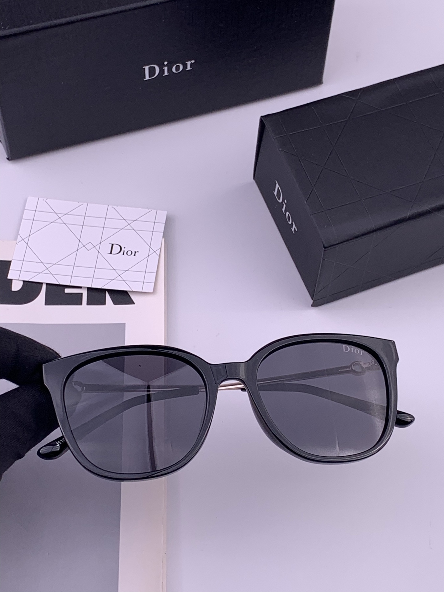 🔺 【DIOR-迪奥】开春新款 潮流爆款 时尚方框偏光太阳镜 高品质 佩戴舒适 网红潮款墨镜 型号：D3