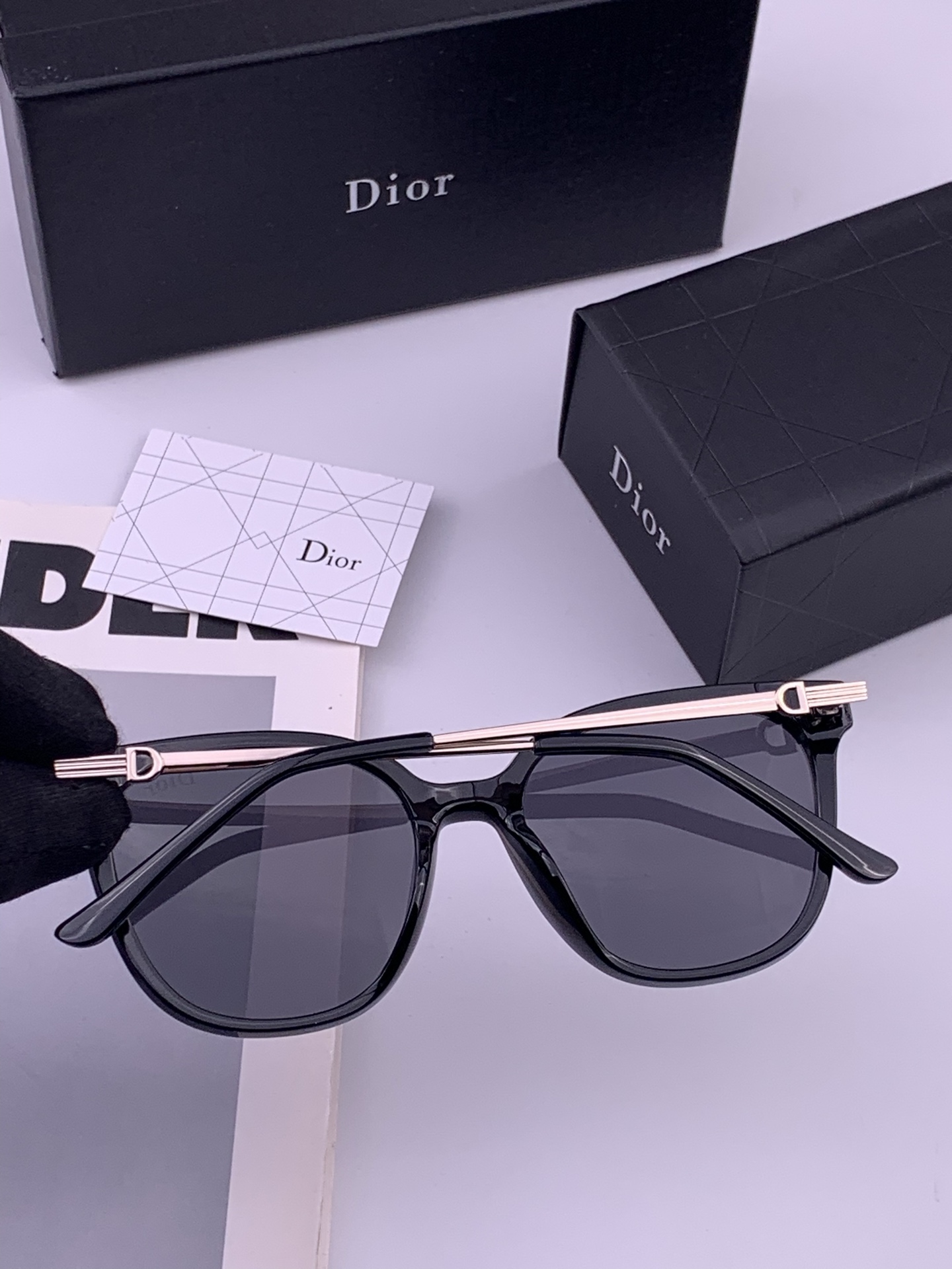 🔺 【DIOR-迪奥】开春新款 潮流爆款 时尚方框偏光太阳镜 高品质 佩戴舒适 网红潮款墨镜 型号：D3
