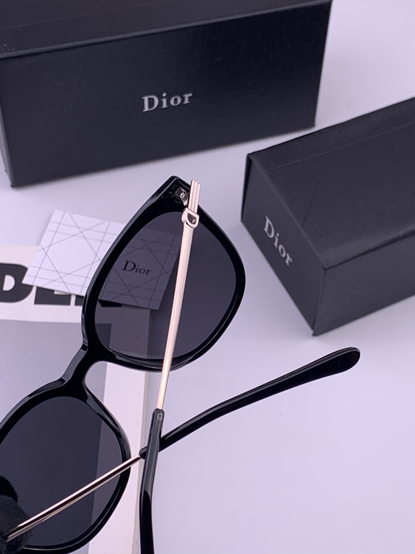 🔺 【DIOR-迪奥】开春新款 潮流爆款 时尚方框偏光太阳镜 高品质 佩戴舒适 网红潮款墨镜 型号：D3