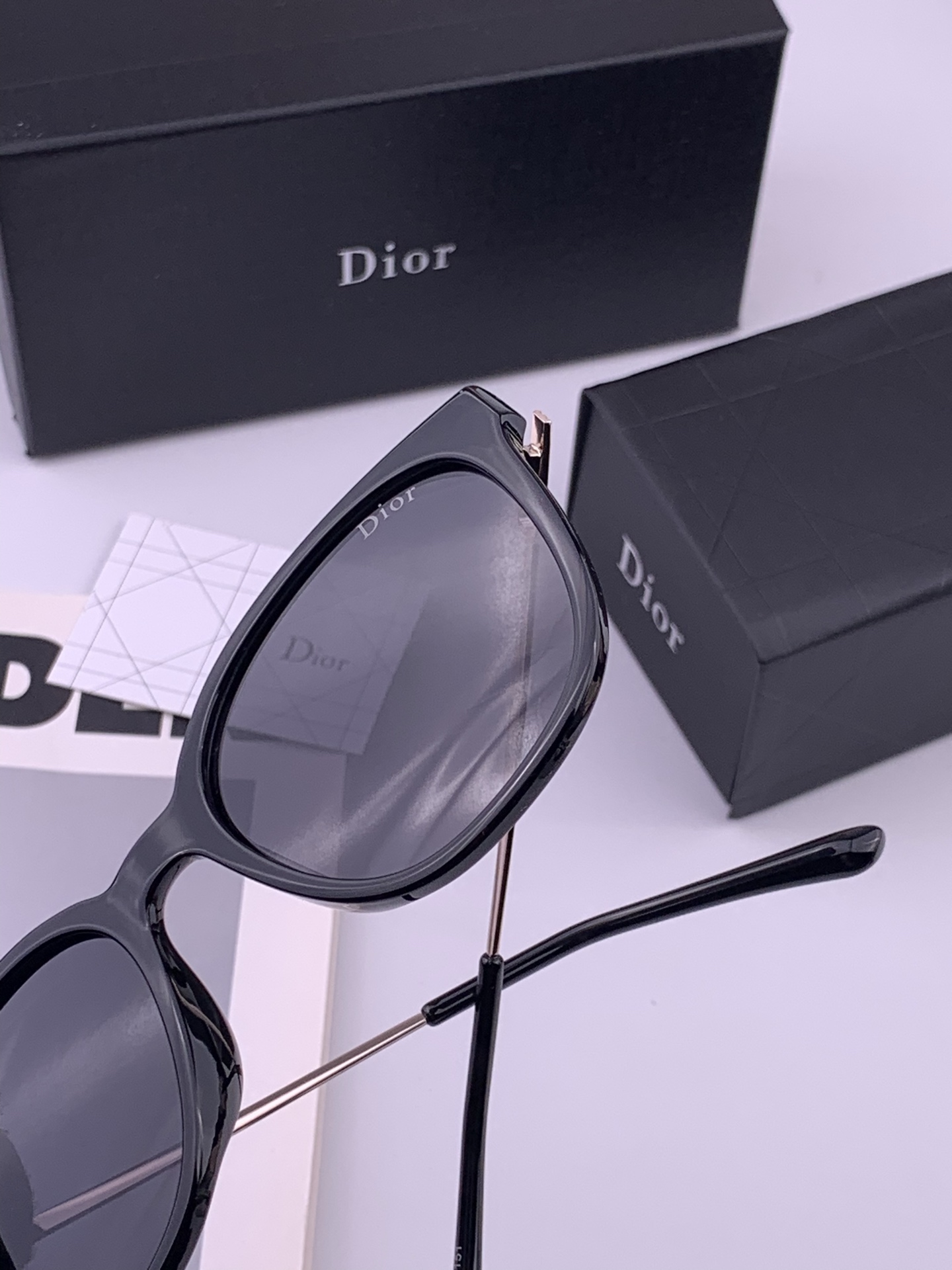 🔺 【DIOR-迪奥】开春新款 潮流爆款 时尚方框偏光太阳镜 高品质 佩戴舒适 网红潮款墨镜 型号：D3