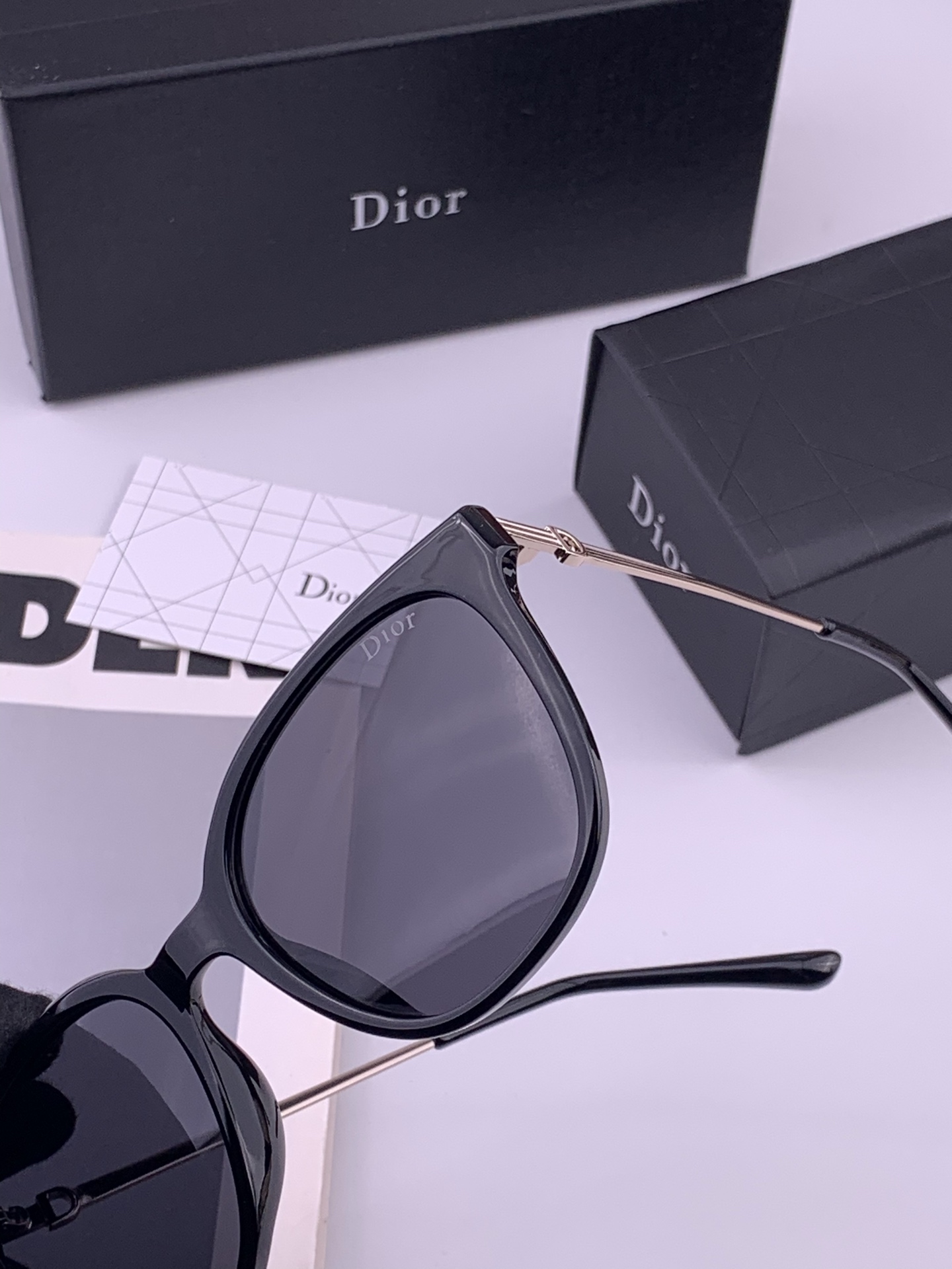 🔺 【DIOR-迪奥】开春新款 潮流爆款 时尚方框偏光太阳镜 高品质 佩戴舒适 网红潮款墨镜 型号：D3