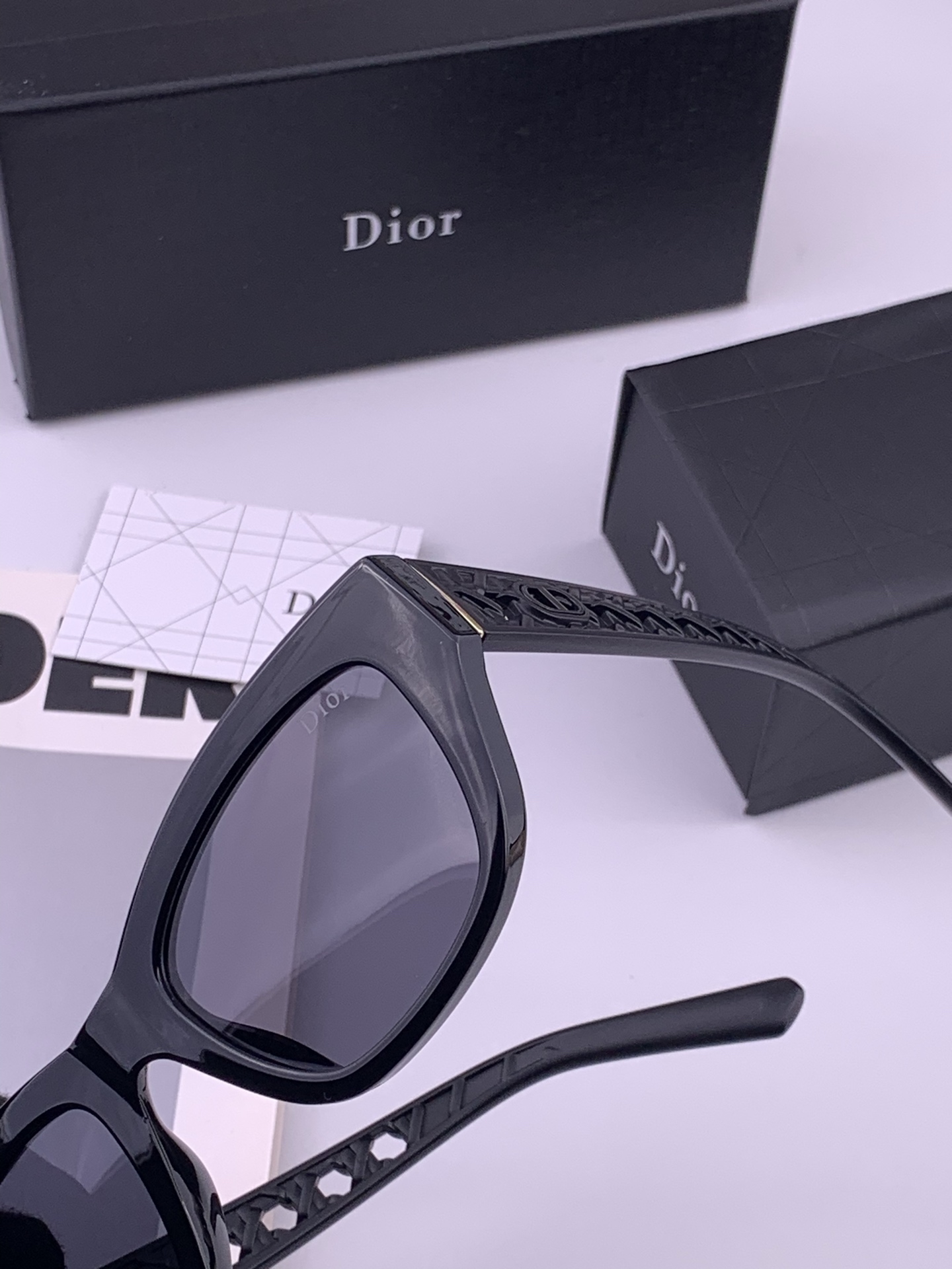🔺 【DIOR-迪奥】开春新款 潮流爆款 时尚方框偏光太阳镜 高品质 佩戴舒适 网红潮款墨镜 型号：D7