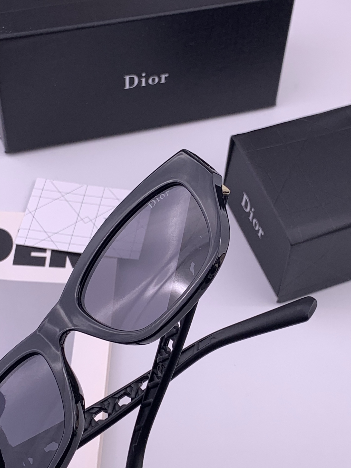 🔺 【DIOR-迪奥】开春新款 潮流爆款 时尚方框偏光太阳镜 高品质 佩戴舒适 网红潮款墨镜 型号：D7