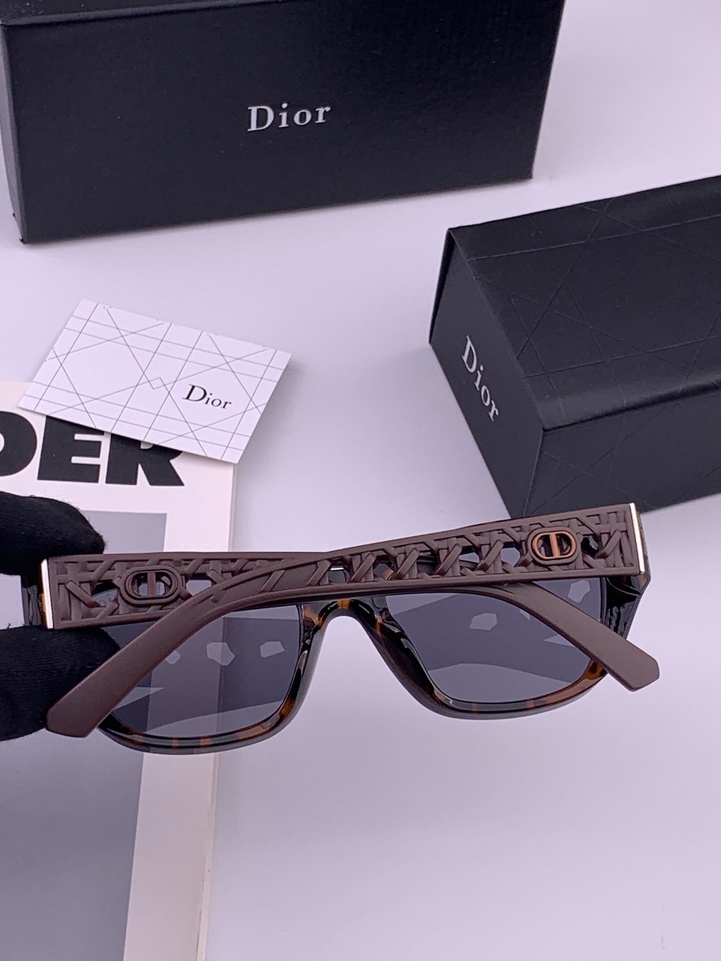 🔺 【DIOR-迪奥】开春新款 潮流爆款 时尚方框偏光太阳镜 高品质 佩戴舒适 网红潮款墨镜 型号：D7