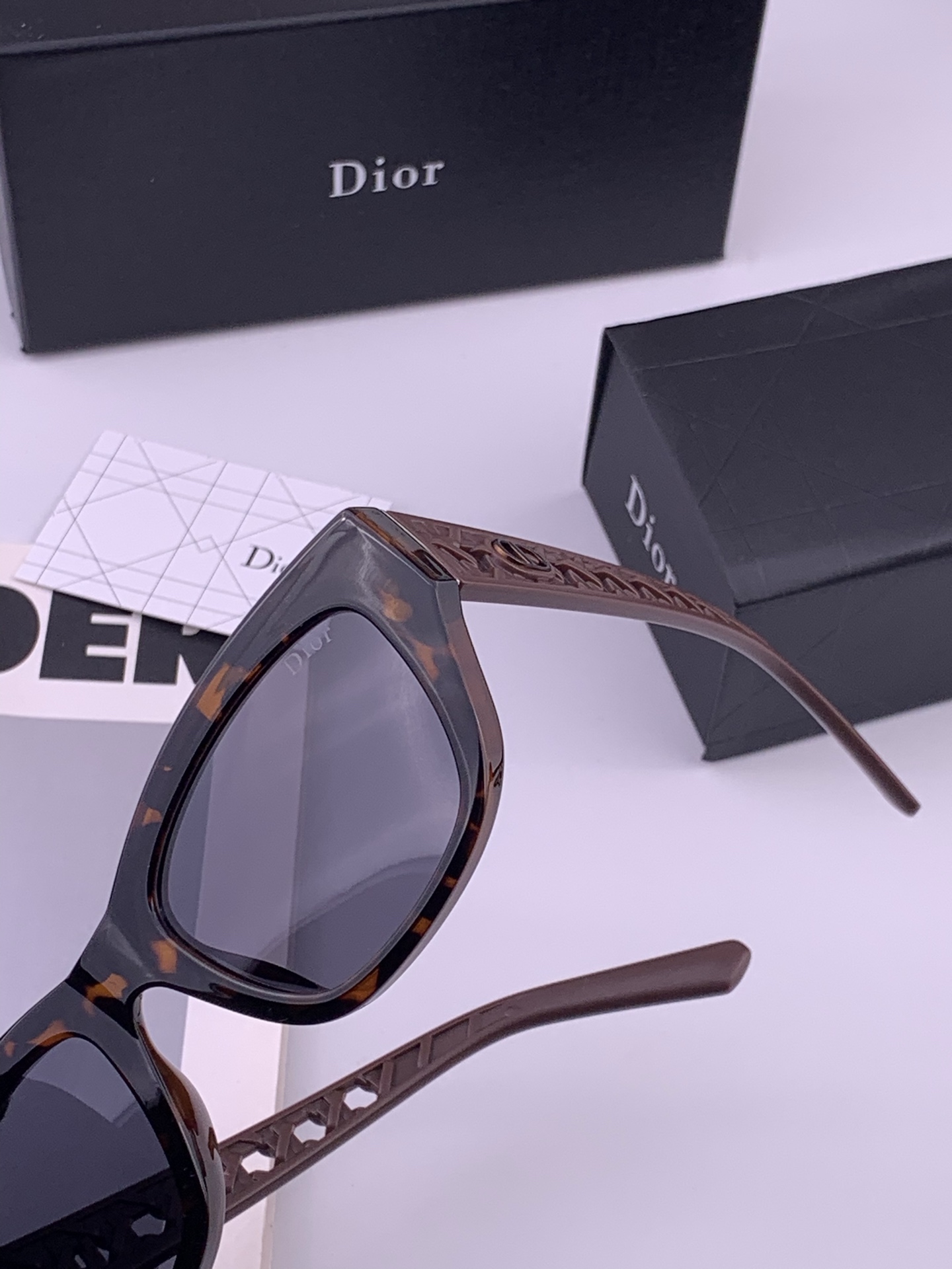 🔺 【DIOR-迪奥】开春新款 潮流爆款 时尚方框偏光太阳镜 高品质 佩戴舒适 网红潮款墨镜 型号：D7