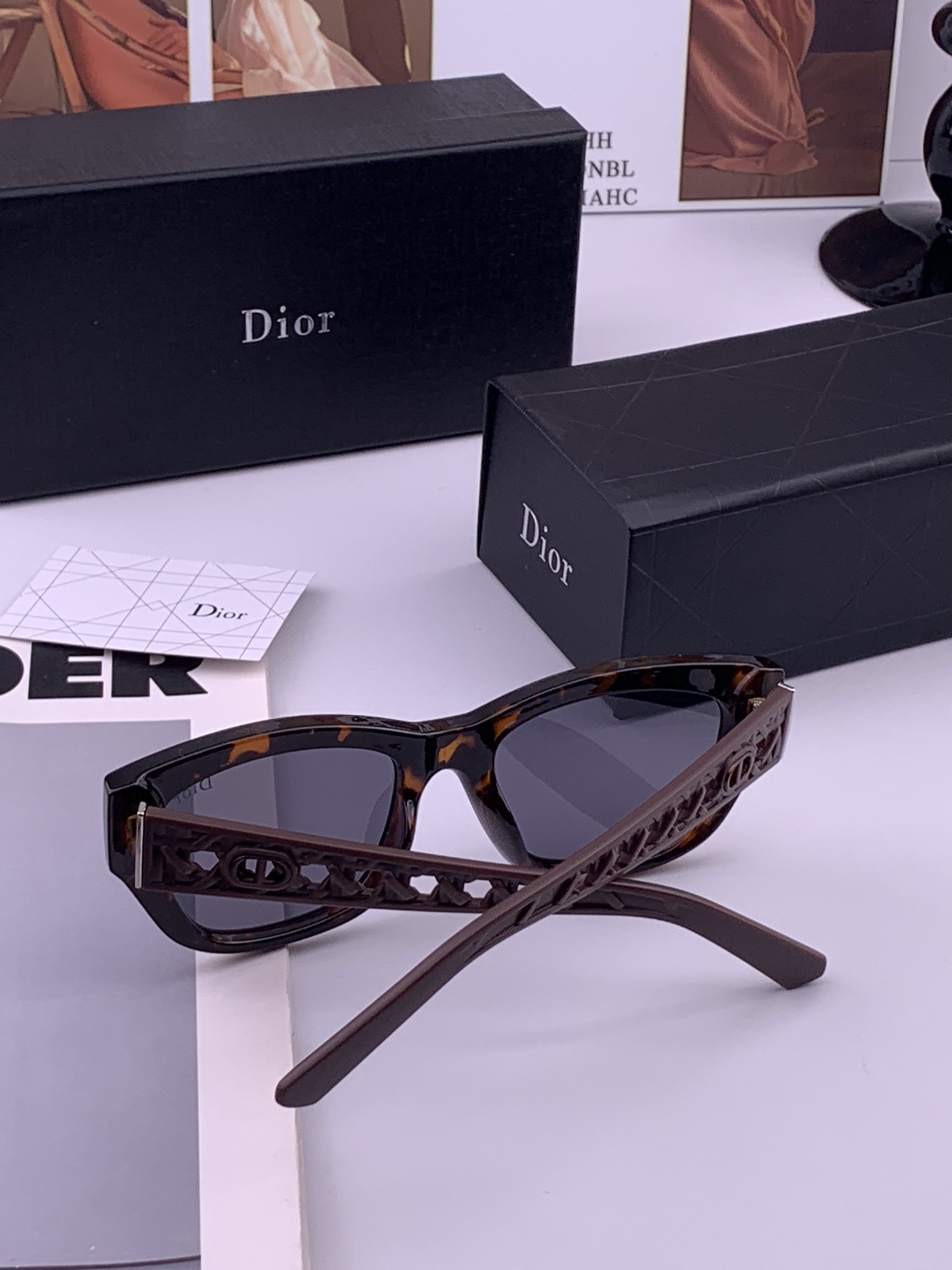🔺 【DIOR-迪奥】开春新款 潮流爆款 时尚方框偏光太阳镜 高品质 佩戴舒适 网红潮款墨镜 型号：D7