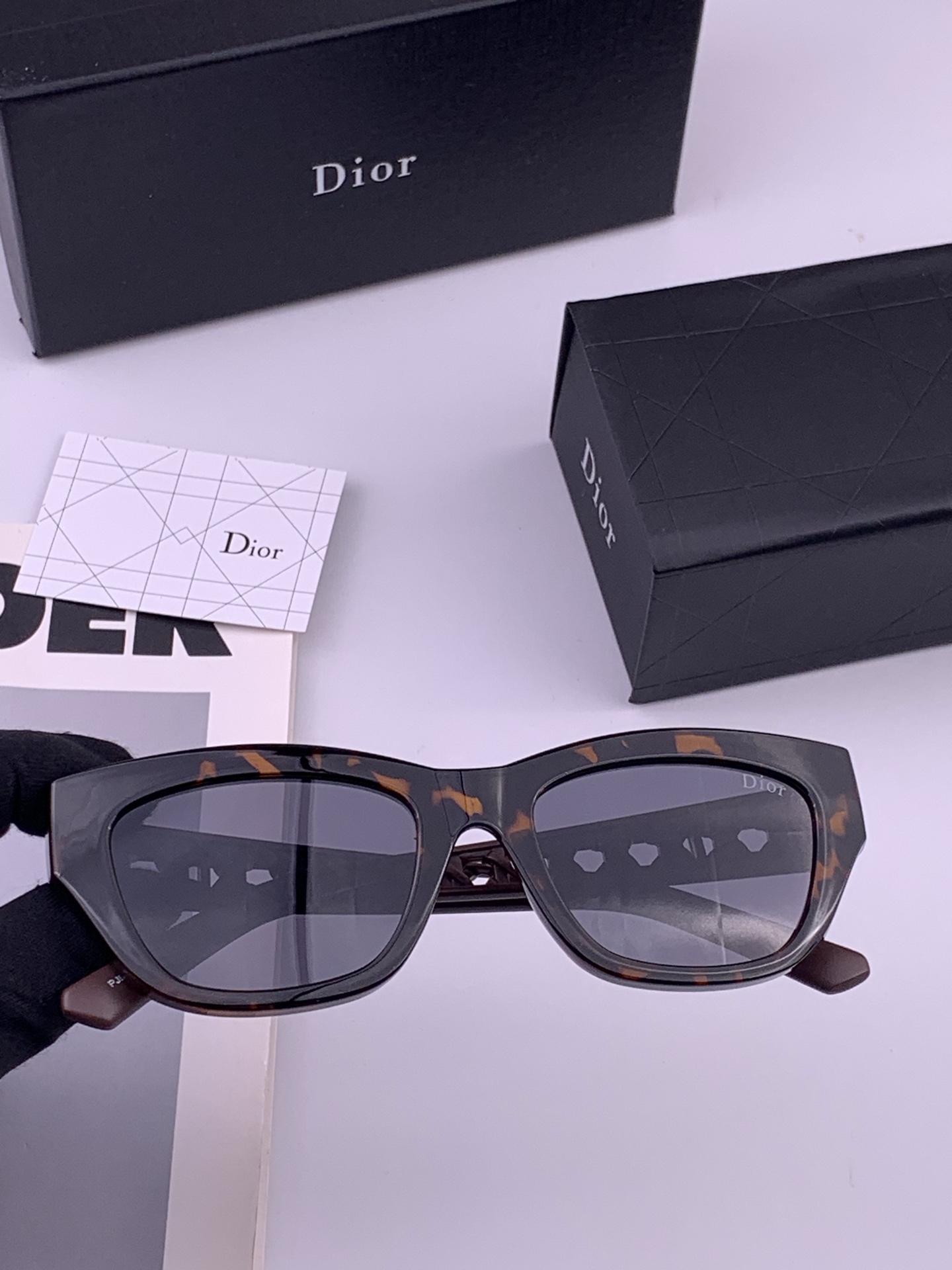 🔺 【DIOR-迪奥】开春新款 潮流爆款 时尚方框偏光太阳镜 高品质 佩戴舒适 网红潮款墨镜 型号：D7