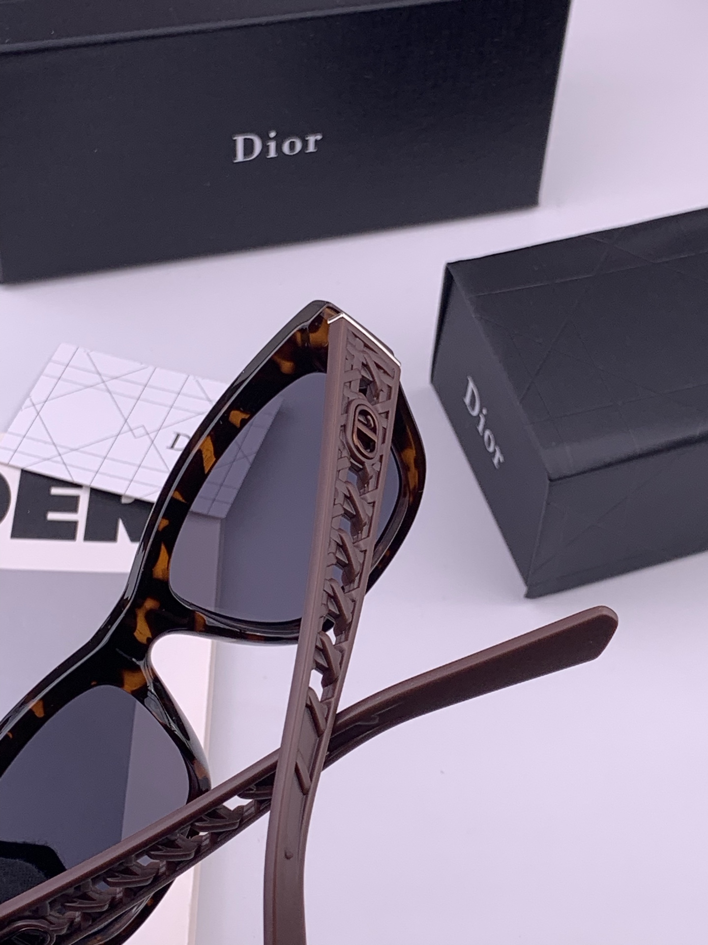 🔺 【DIOR-迪奥】开春新款 潮流爆款 时尚方框偏光太阳镜 高品质 佩戴舒适 网红潮款墨镜 型号：D7