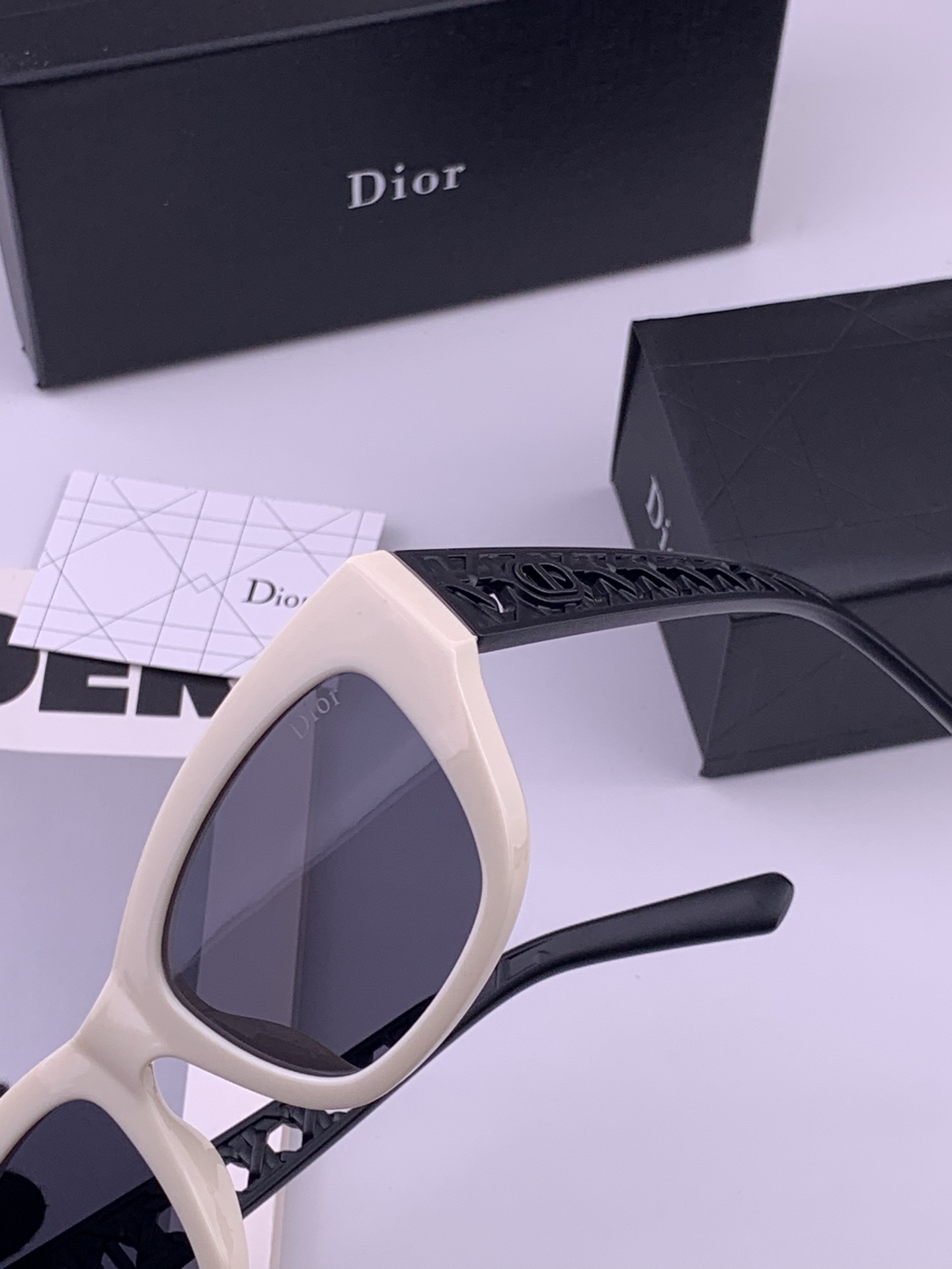 🔺 【DIOR-迪奥】开春新款 潮流爆款 时尚方框偏光太阳镜 高品质 佩戴舒适 网红潮款墨镜 型号：D7
