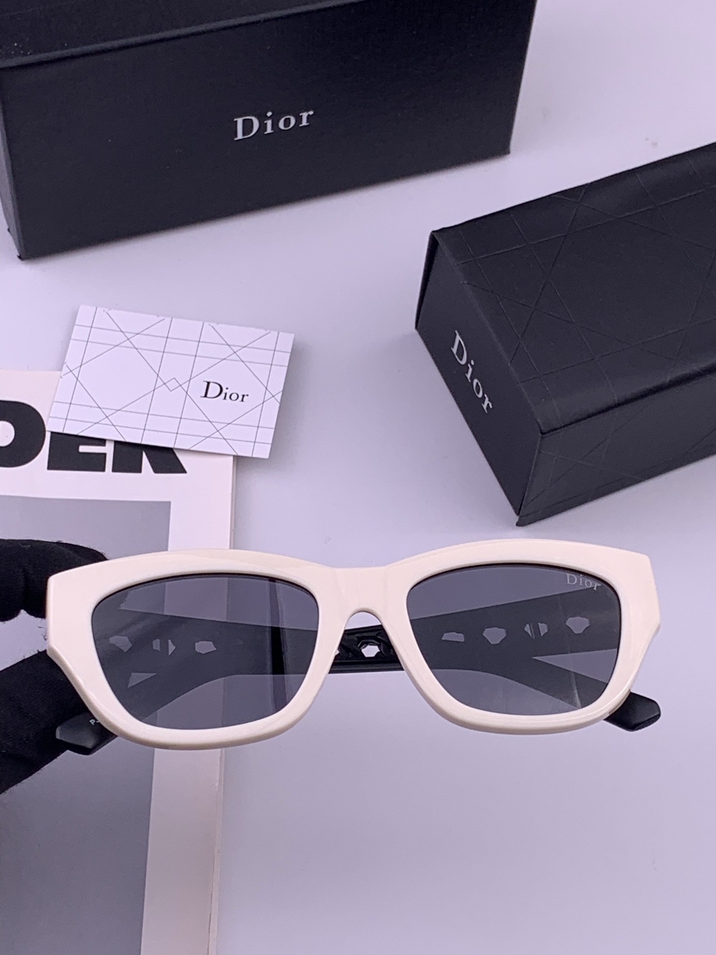 🔺 【DIOR-迪奥】开春新款 潮流爆款 时尚方框偏光太阳镜 高品质 佩戴舒适 网红潮款墨镜 型号：D7