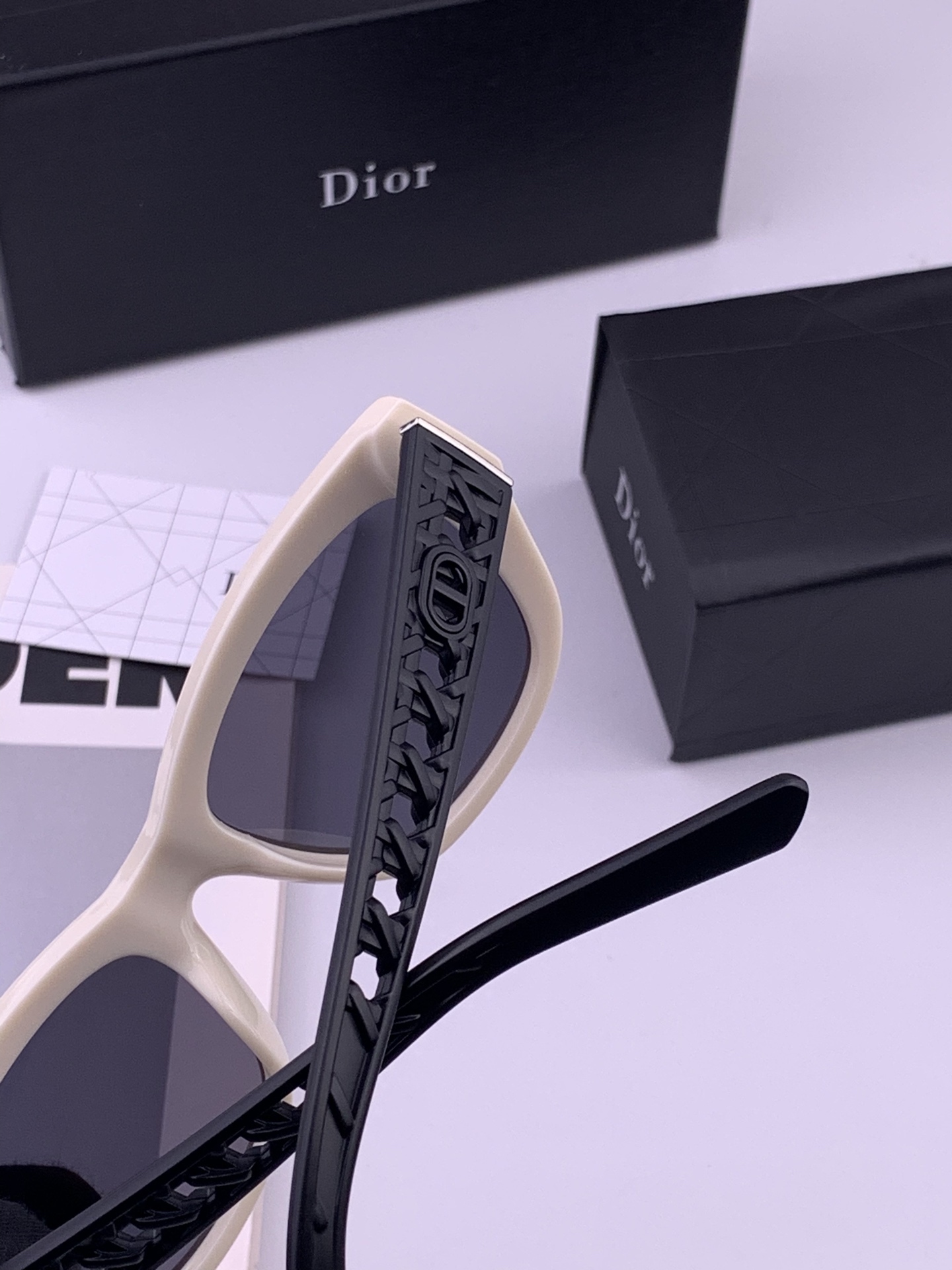 🔺 【DIOR-迪奥】开春新款 潮流爆款 时尚方框偏光太阳镜 高品质 佩戴舒适 网红潮款墨镜 型号：D7