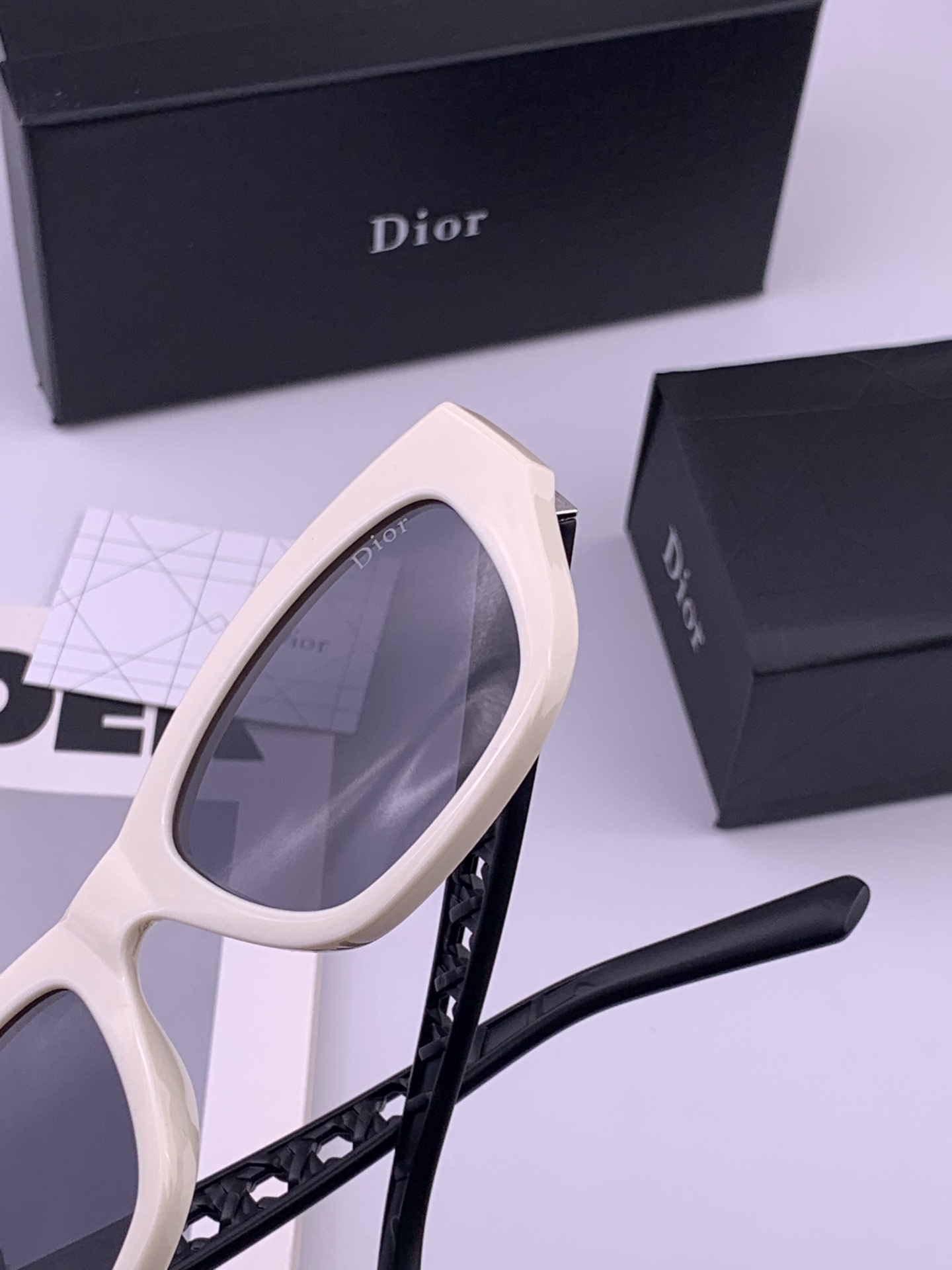 🔺 【DIOR-迪奥】开春新款 潮流爆款 时尚方框偏光太阳镜 高品质 佩戴舒适 网红潮款墨镜 型号：D7