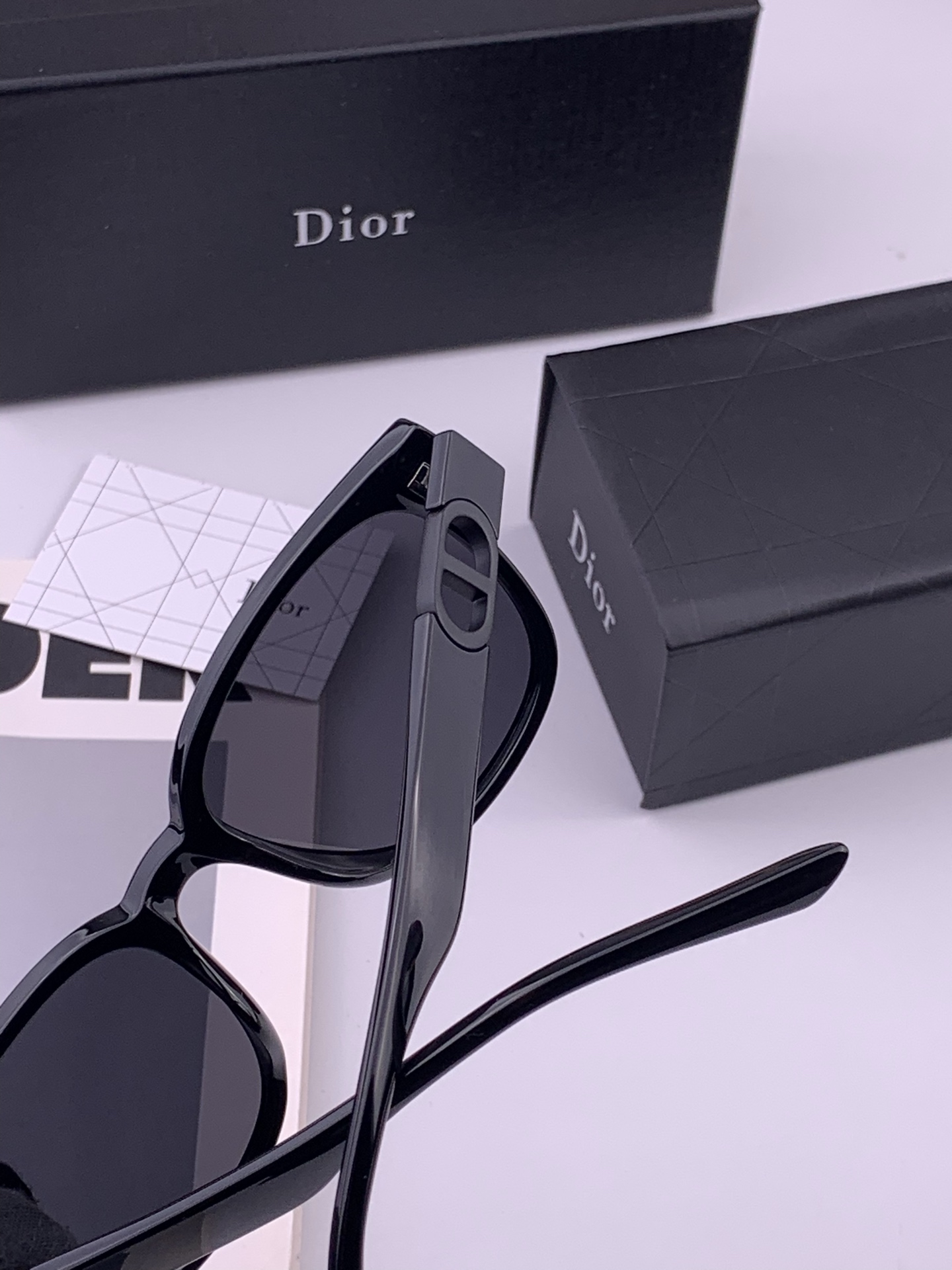 🔺 【DIOR-迪奥】开春新款 潮流爆款 时尚方框偏光太阳镜 高品质 佩戴舒适 网红潮款墨镜 型号：D8