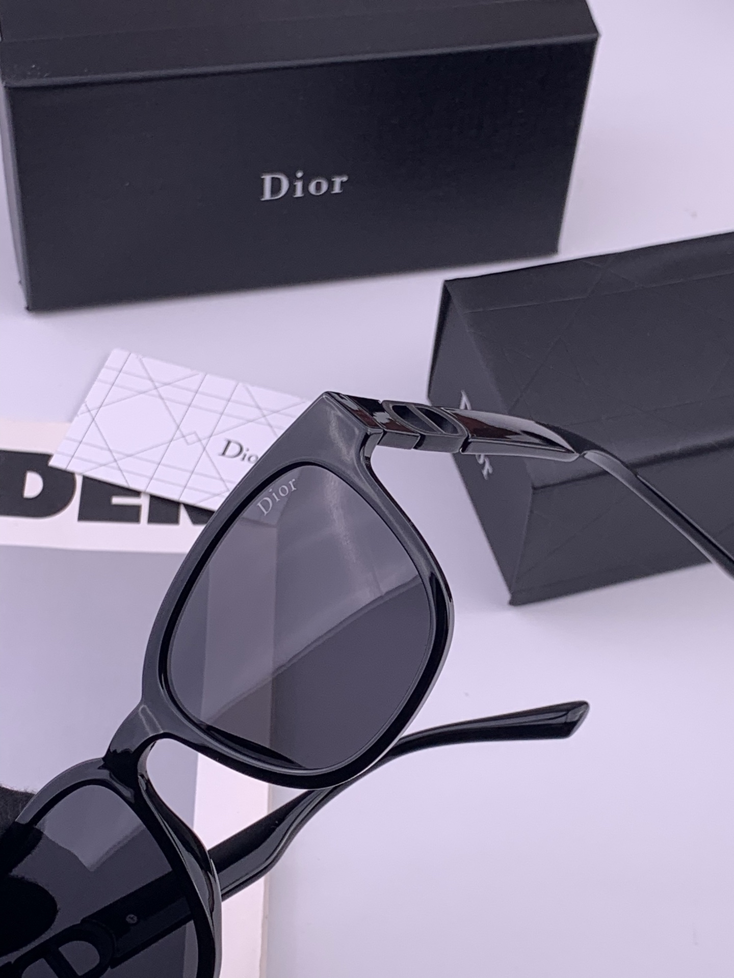 🔺 【DIOR-迪奥】开春新款 潮流爆款 时尚方框偏光太阳镜 高品质 佩戴舒适 网红潮款墨镜 型号：D8