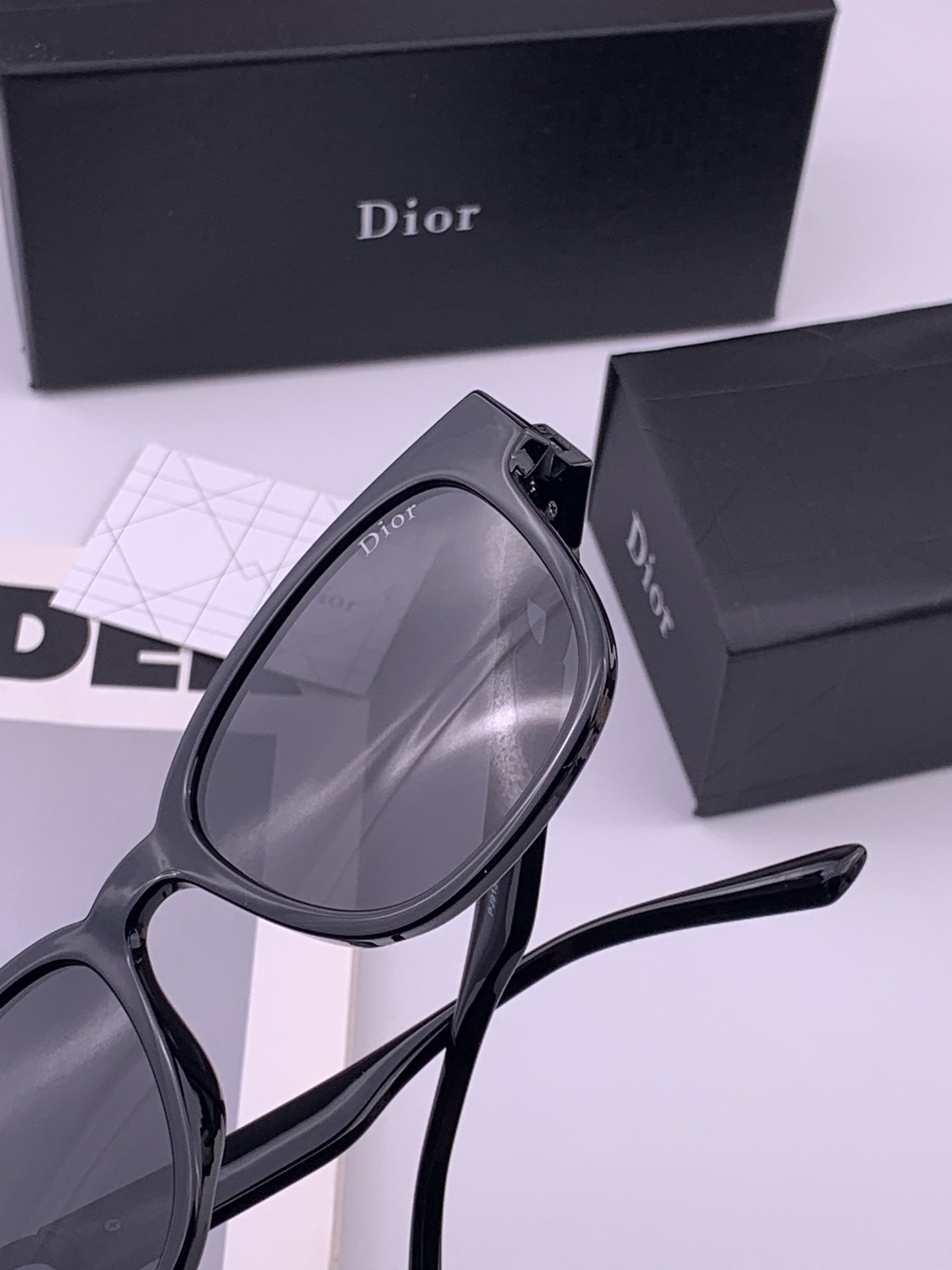 🔺 【DIOR-迪奥】开春新款 潮流爆款 时尚方框偏光太阳镜 高品质 佩戴舒适 网红潮款墨镜 型号：D8