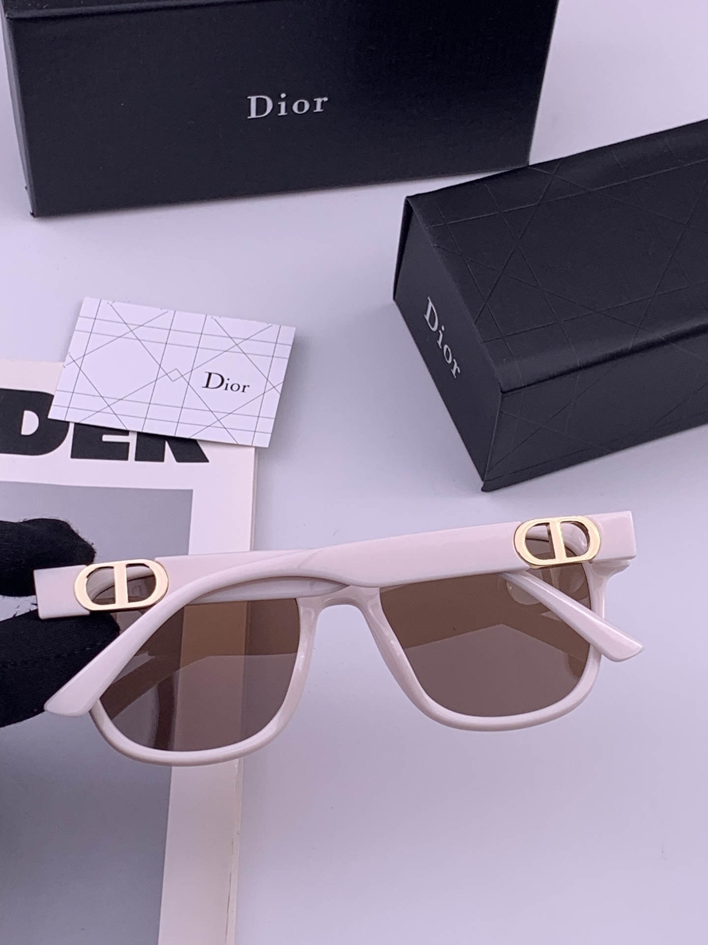 🔺 【DIOR-迪奥】开春新款 潮流爆款 时尚方框偏光太阳镜 高品质 佩戴舒适 网红潮款墨镜 型号：D8