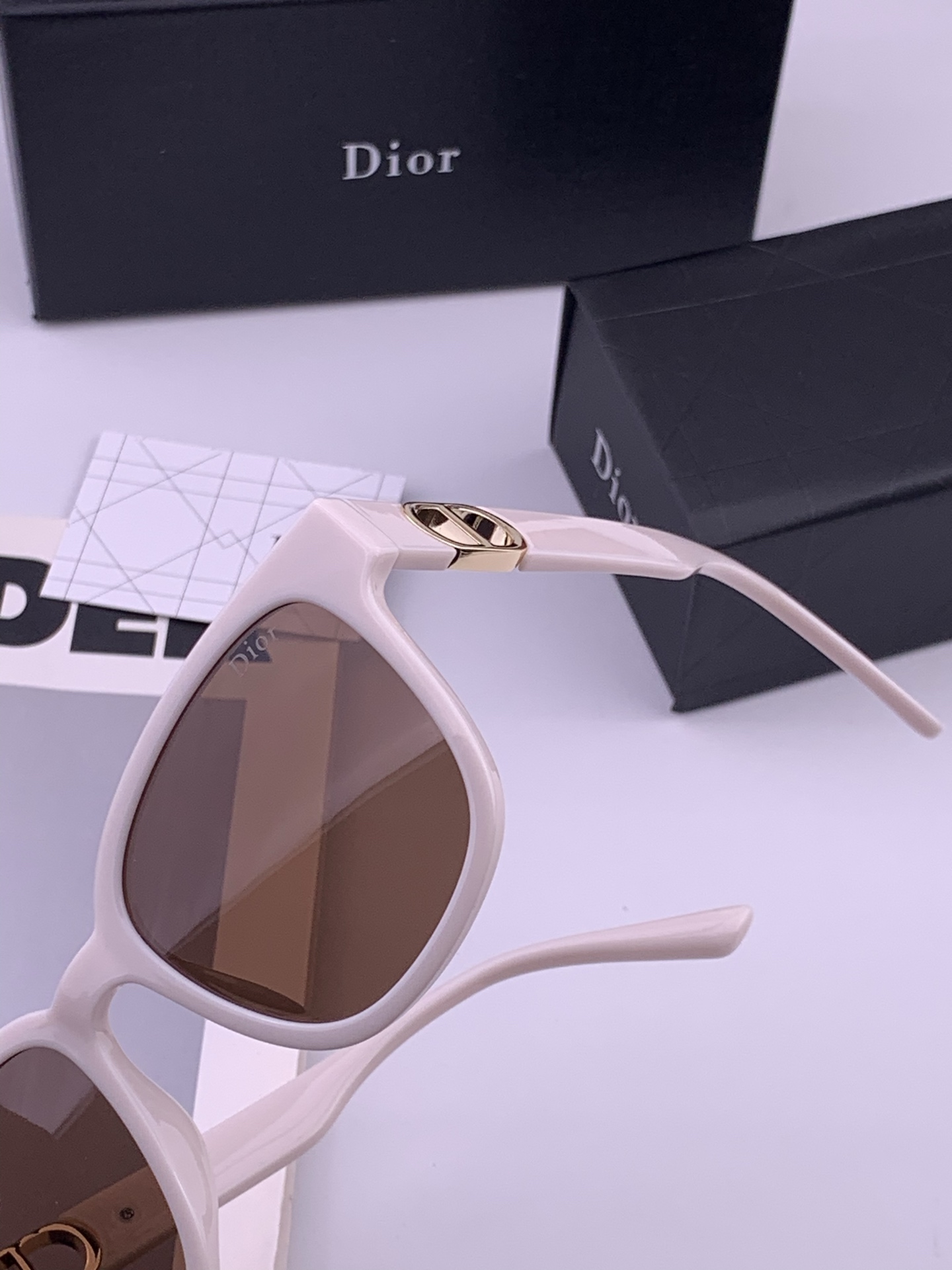 🔺 【DIOR-迪奥】开春新款 潮流爆款 时尚方框偏光太阳镜 高品质 佩戴舒适 网红潮款墨镜 型号：D8