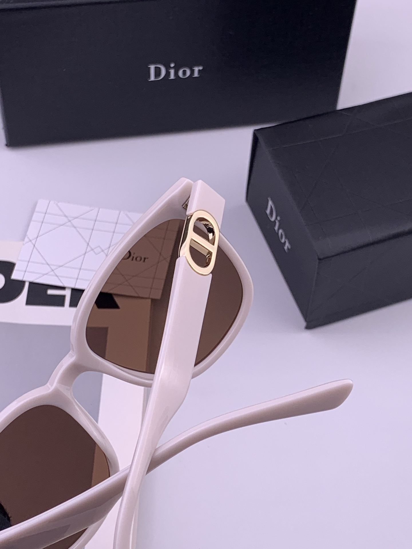 🔺 【DIOR-迪奥】开春新款 潮流爆款 时尚方框偏光太阳镜 高品质 佩戴舒适 网红潮款墨镜 型号：D8