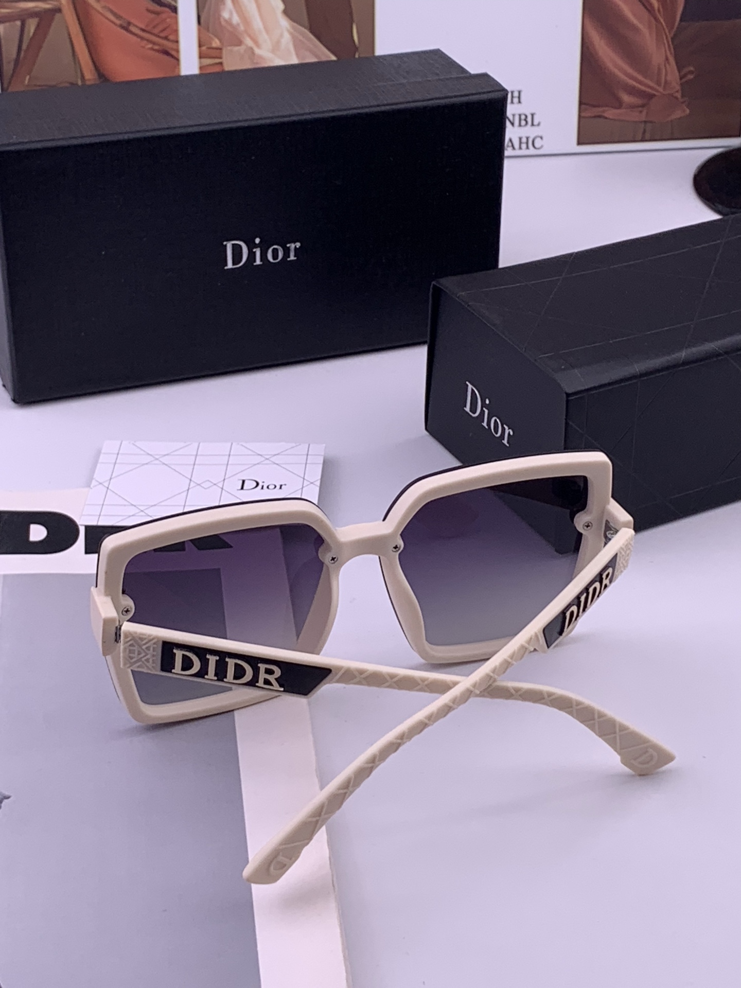 🔺 【DIOR-迪奥】开春新款 潮流爆款 时尚方框偏光太阳镜 高品质 佩戴舒适 网红潮款墨镜 型号：D6