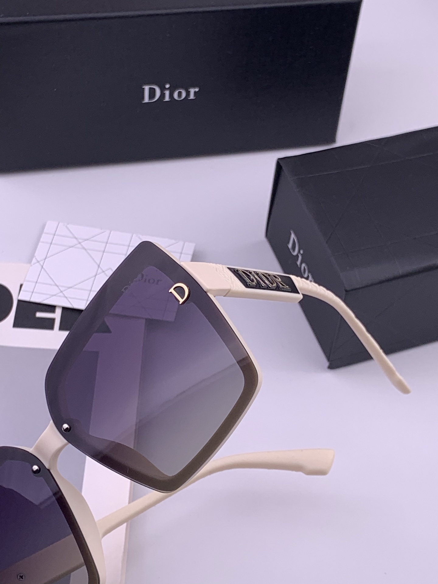 🔺 【DIOR-迪奥】开春新款 潮流爆款 时尚方框偏光太阳镜 高品质 佩戴舒适 网红潮款墨镜 型号：D6