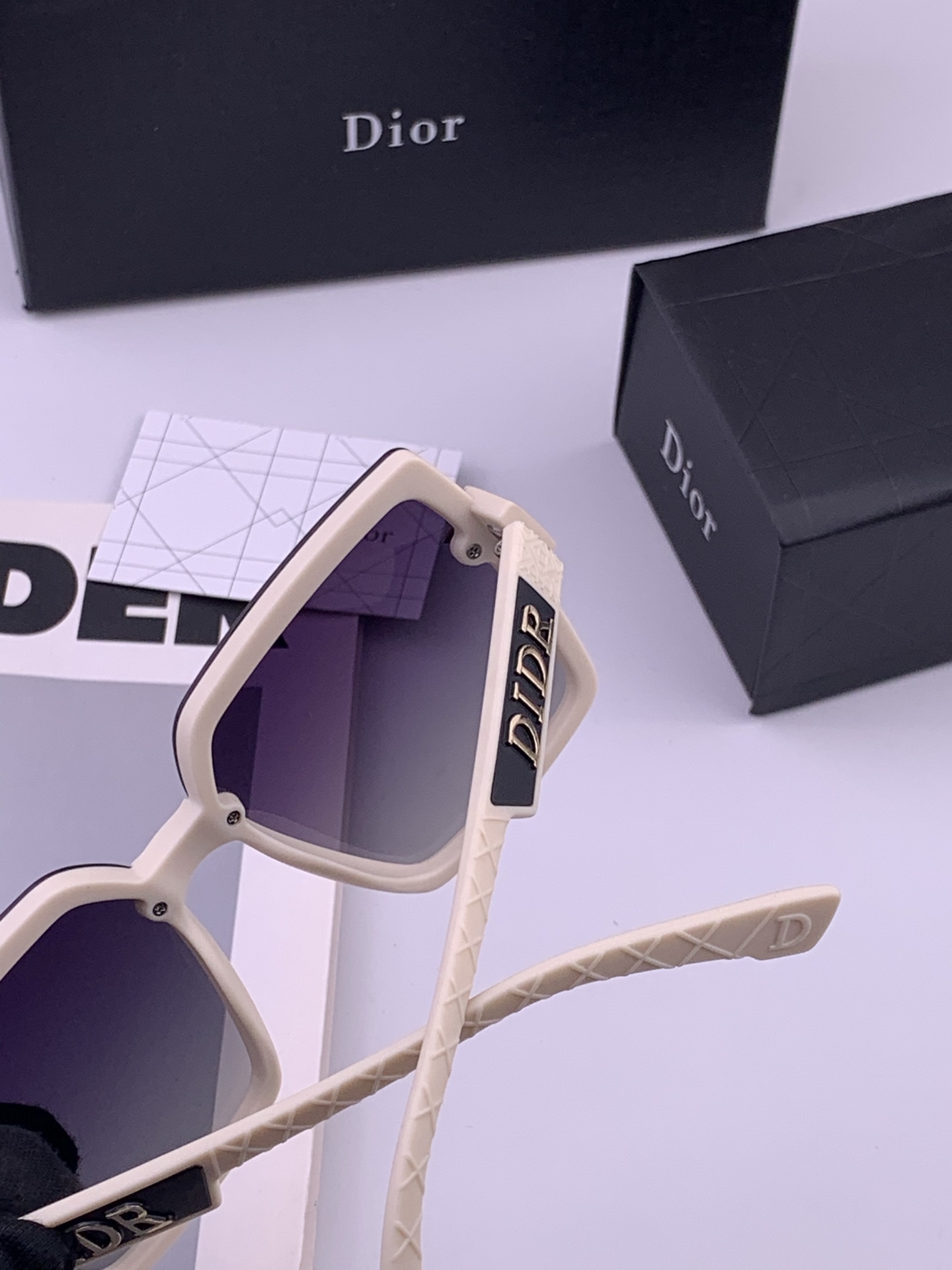 🔺 【DIOR-迪奥】开春新款 潮流爆款 时尚方框偏光太阳镜 高品质 佩戴舒适 网红潮款墨镜 型号：D6